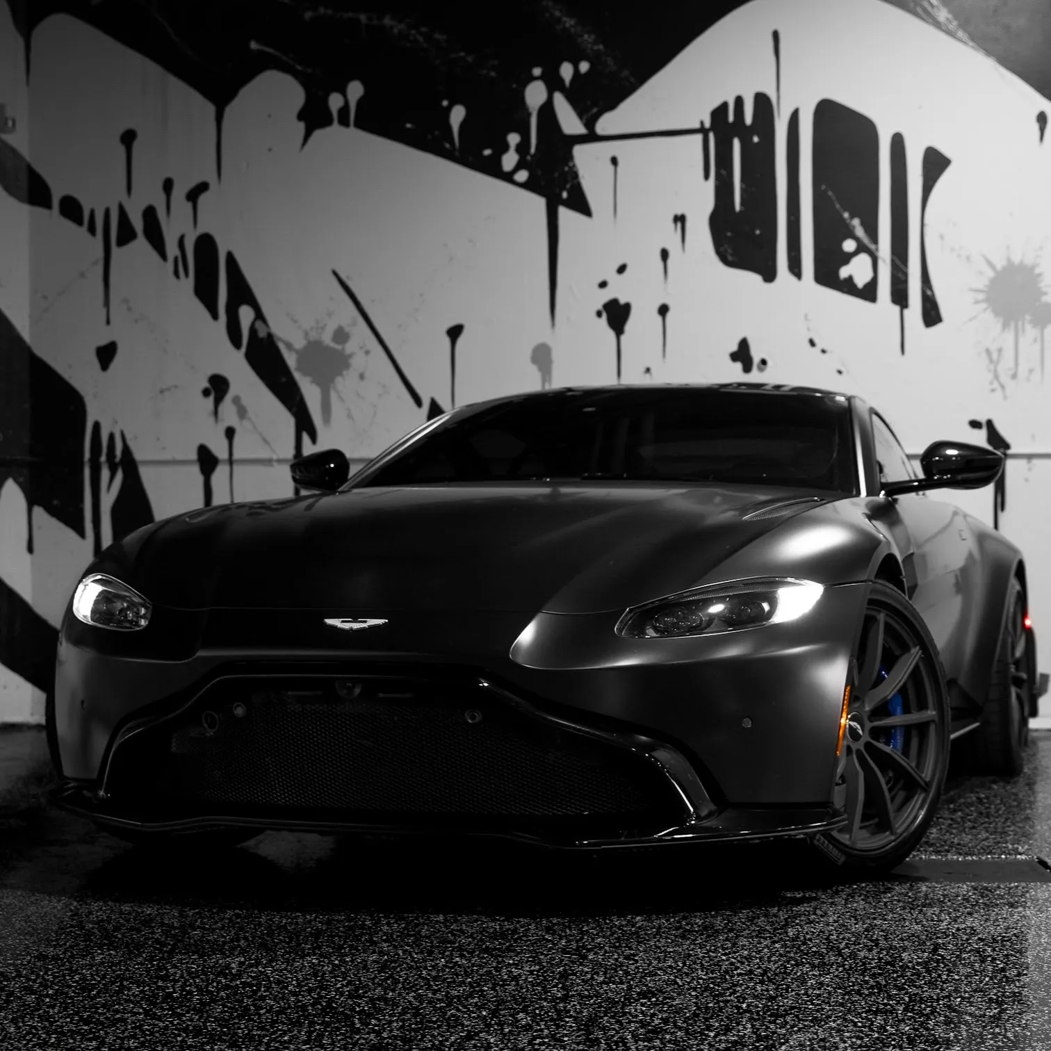 2020 Aston Martin Vantage - Black