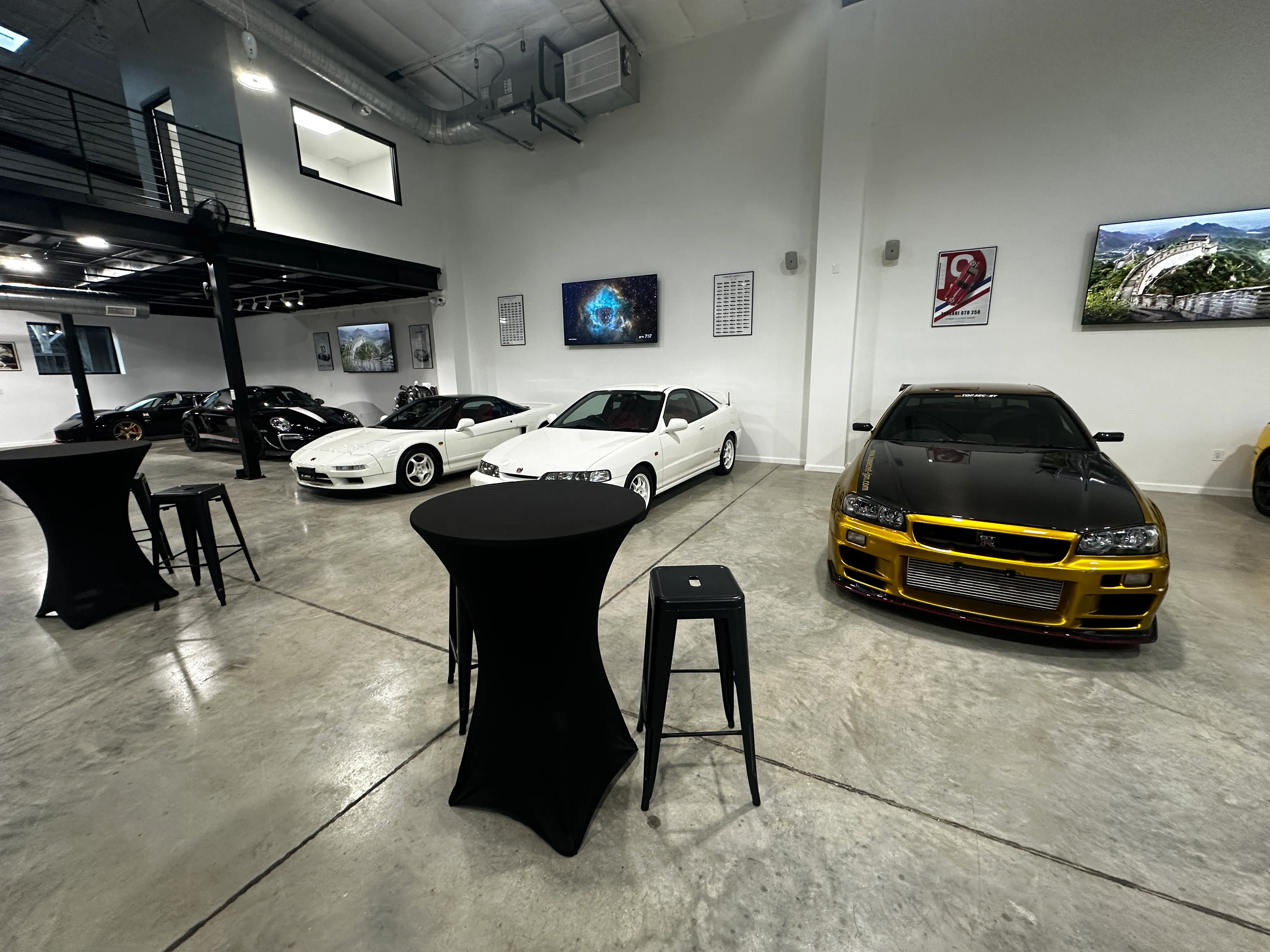 30'' Wooden Cocktail Table