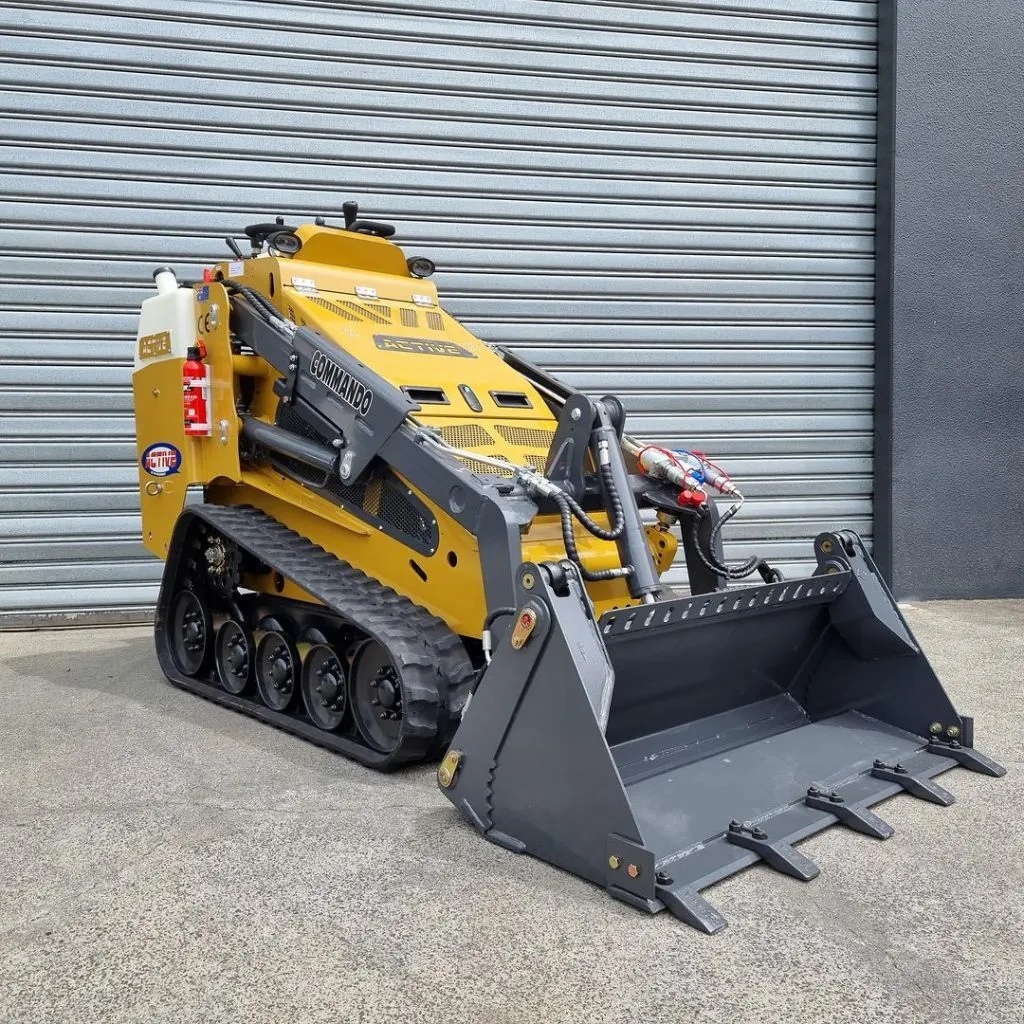 COMMANDO TRACKED SKID STEER