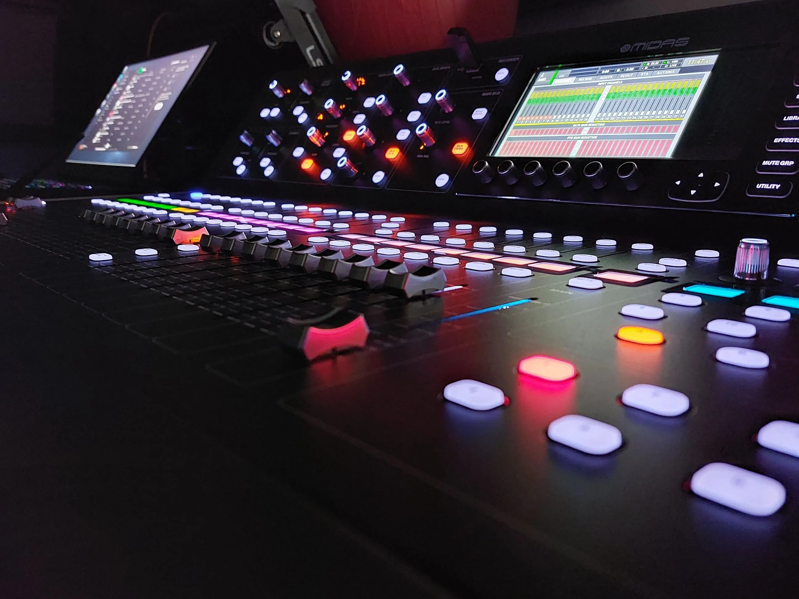 Midas M32 Live 32 Channel Mixing Console