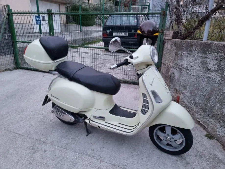 VESPA GT 200 | white
