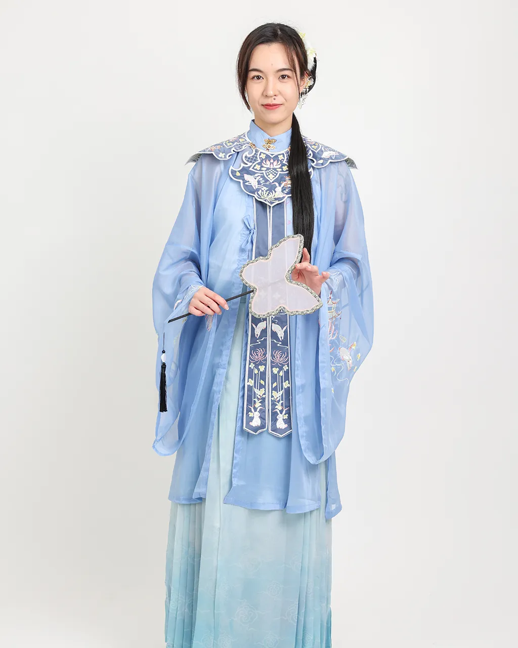 Embroidered moon rabbit motif blue Yúnjiān set 绣花仙宫玉兔蓝云肩套装