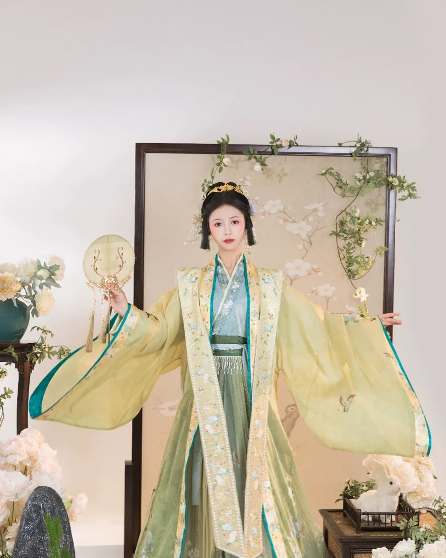 Yellow & green wide sleeve set with Xia Pi 黄绿大袖衫霞披套装