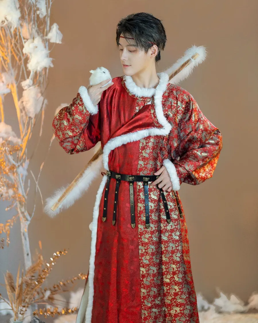  Red Yuanlingpao robe with faux fur details  人造毛加厚红圆领袍 