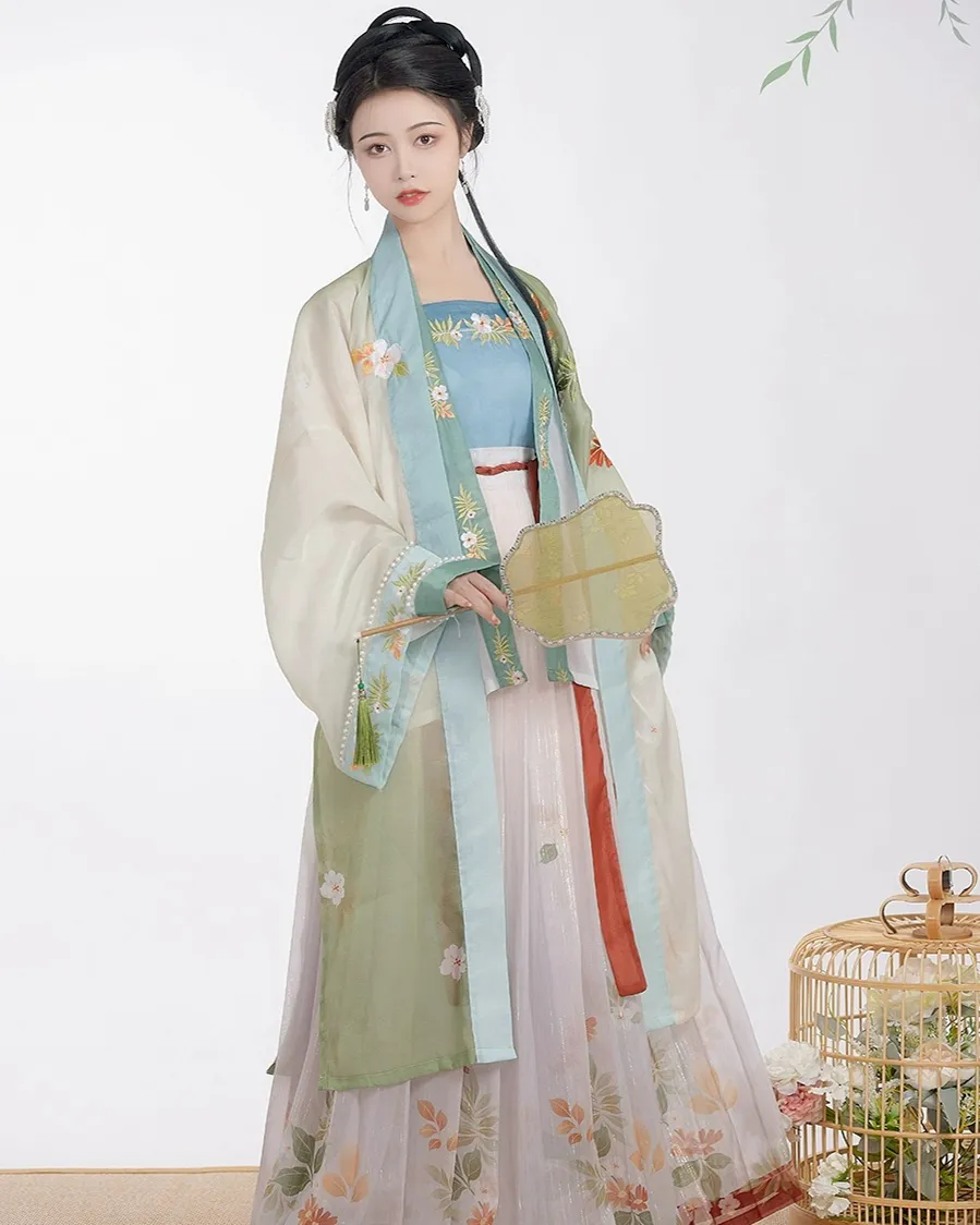 Embroidered flower motif skirt set 绣花白绿衫裙套 