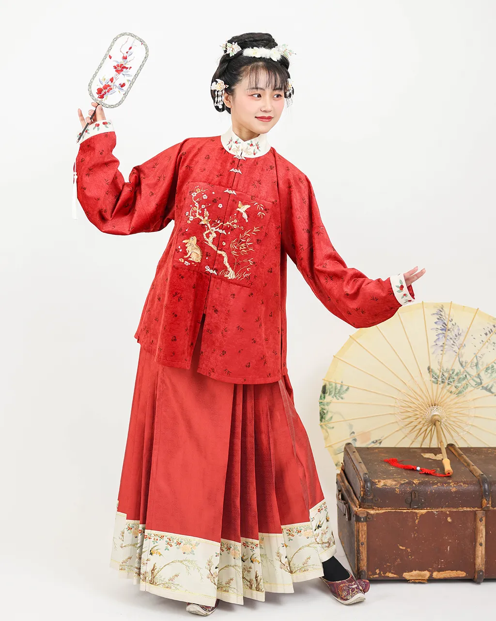Embroidered red velvet top and red Ma’mian skirt set 绣花兔子丝绒袄，红花鸟马面裙