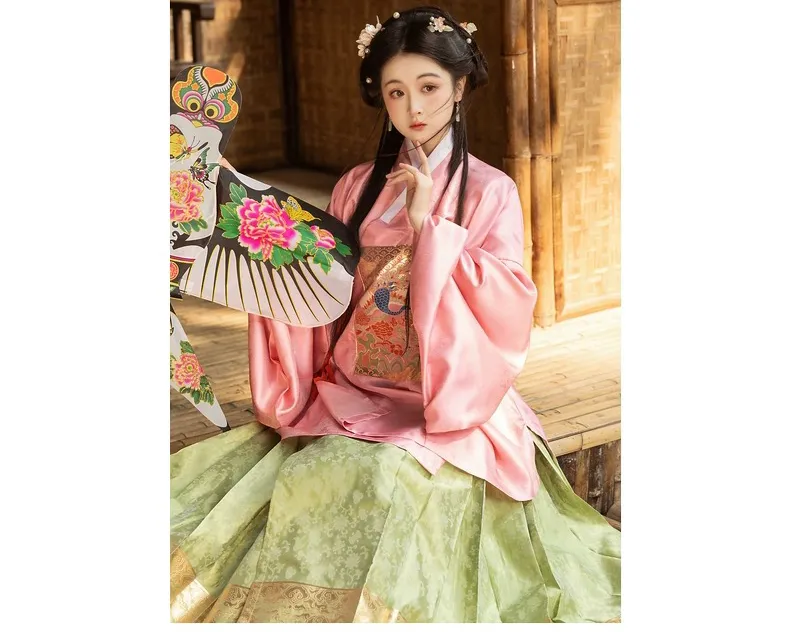 Brocade pink & green Ma’mian skirt set 织金补子粉袄绿马面裙