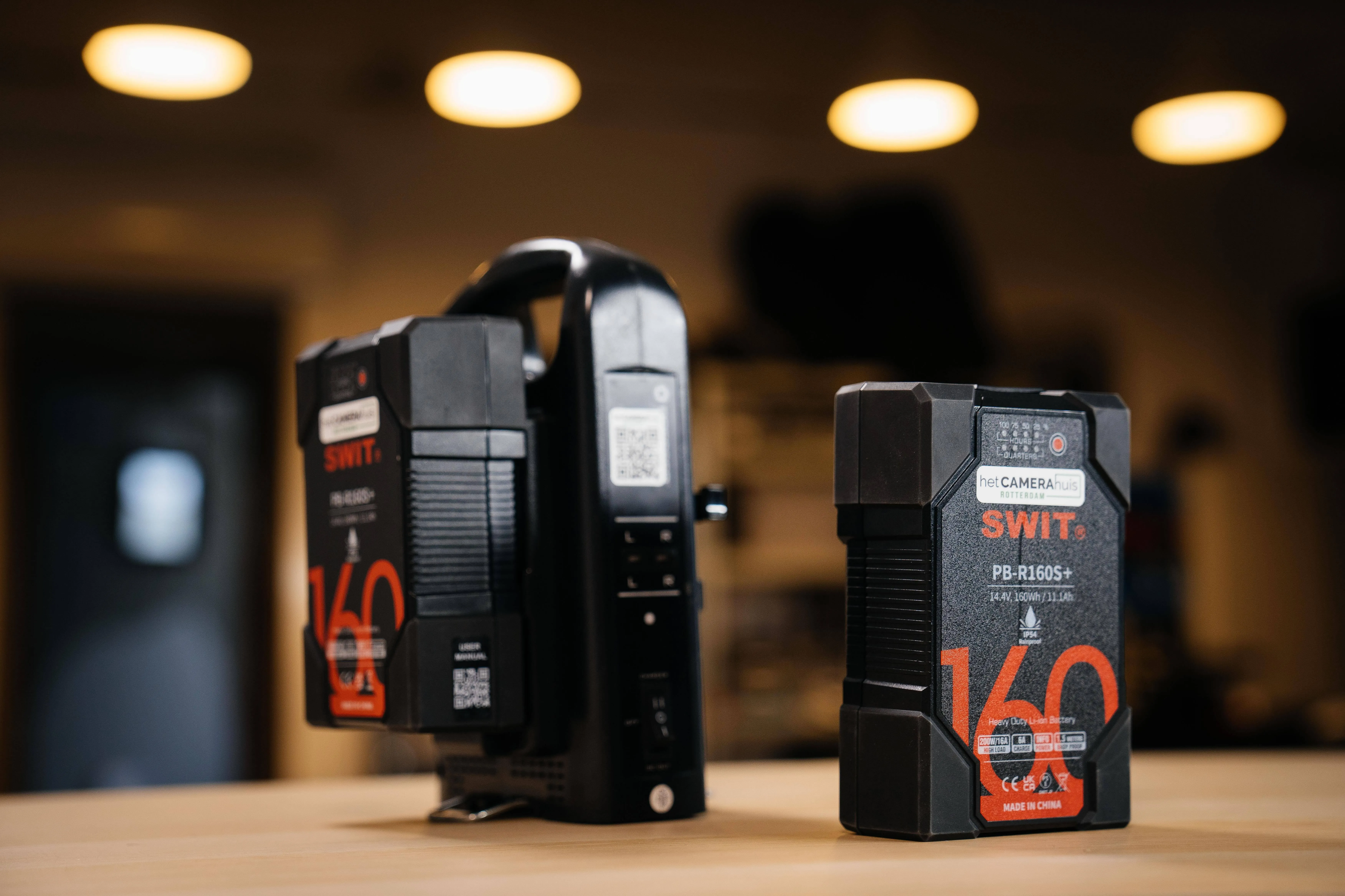 SWIT 160Wh 2x Heavy Duty V-mount accuset