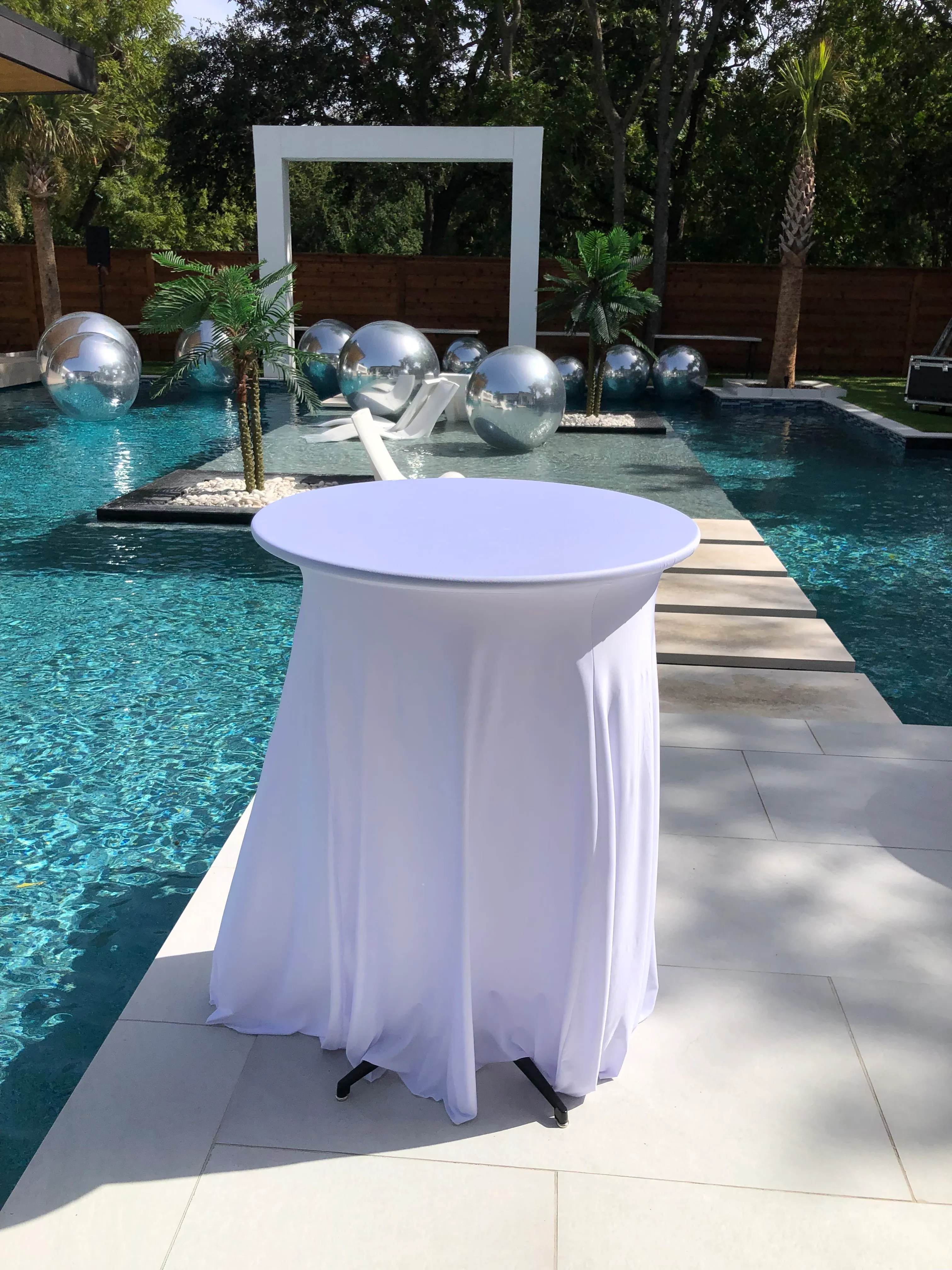 White Spandex with Skirt Cocktail Linen (30-32")