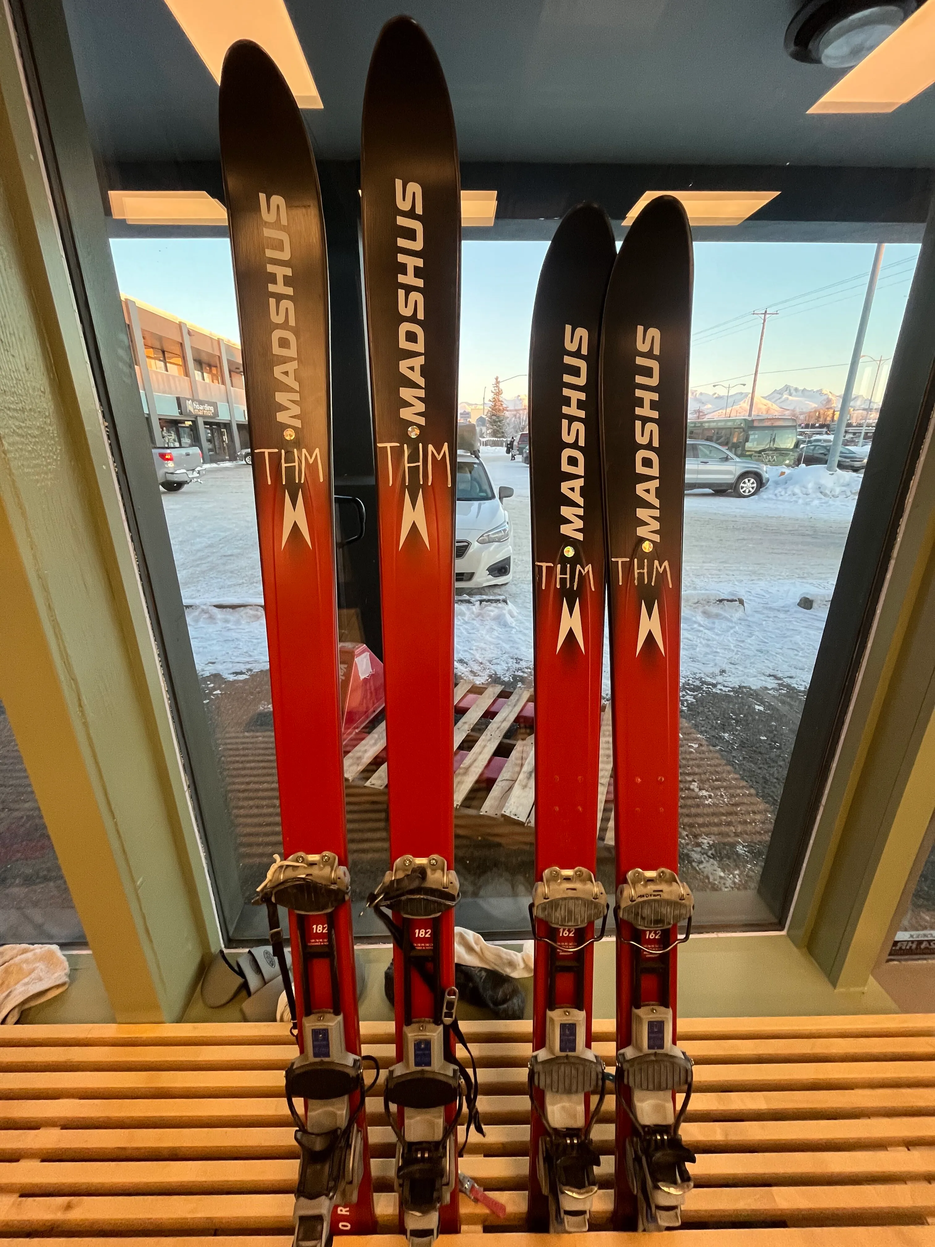 Fishscale Approach Skis w/ Silvretta bindings