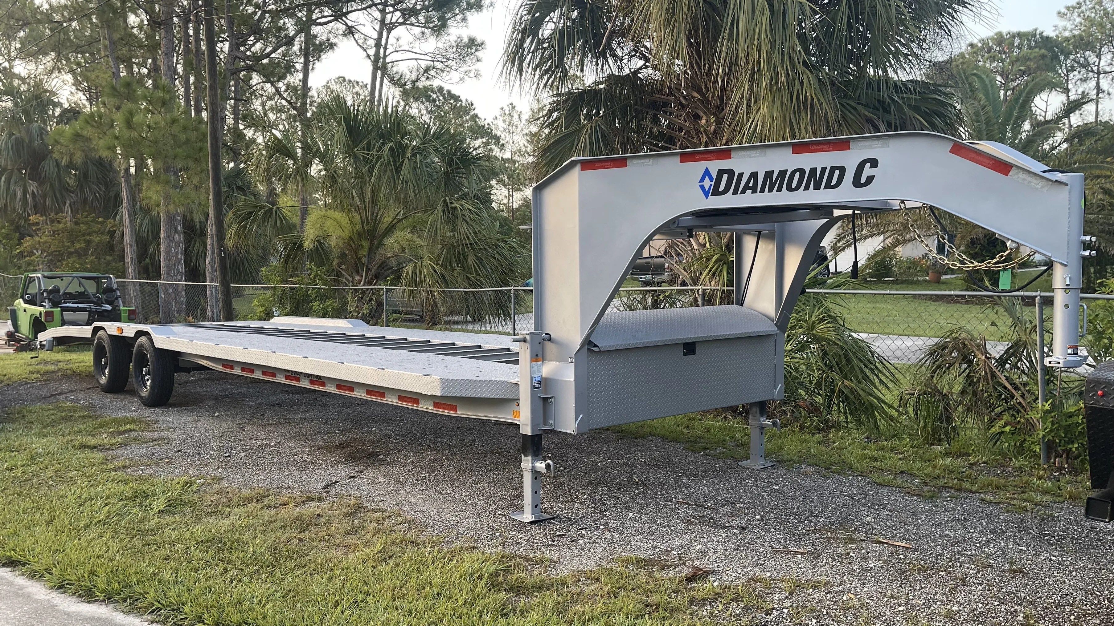 35' DIAMOND C 2 CAR GOOSENECK TRAILER