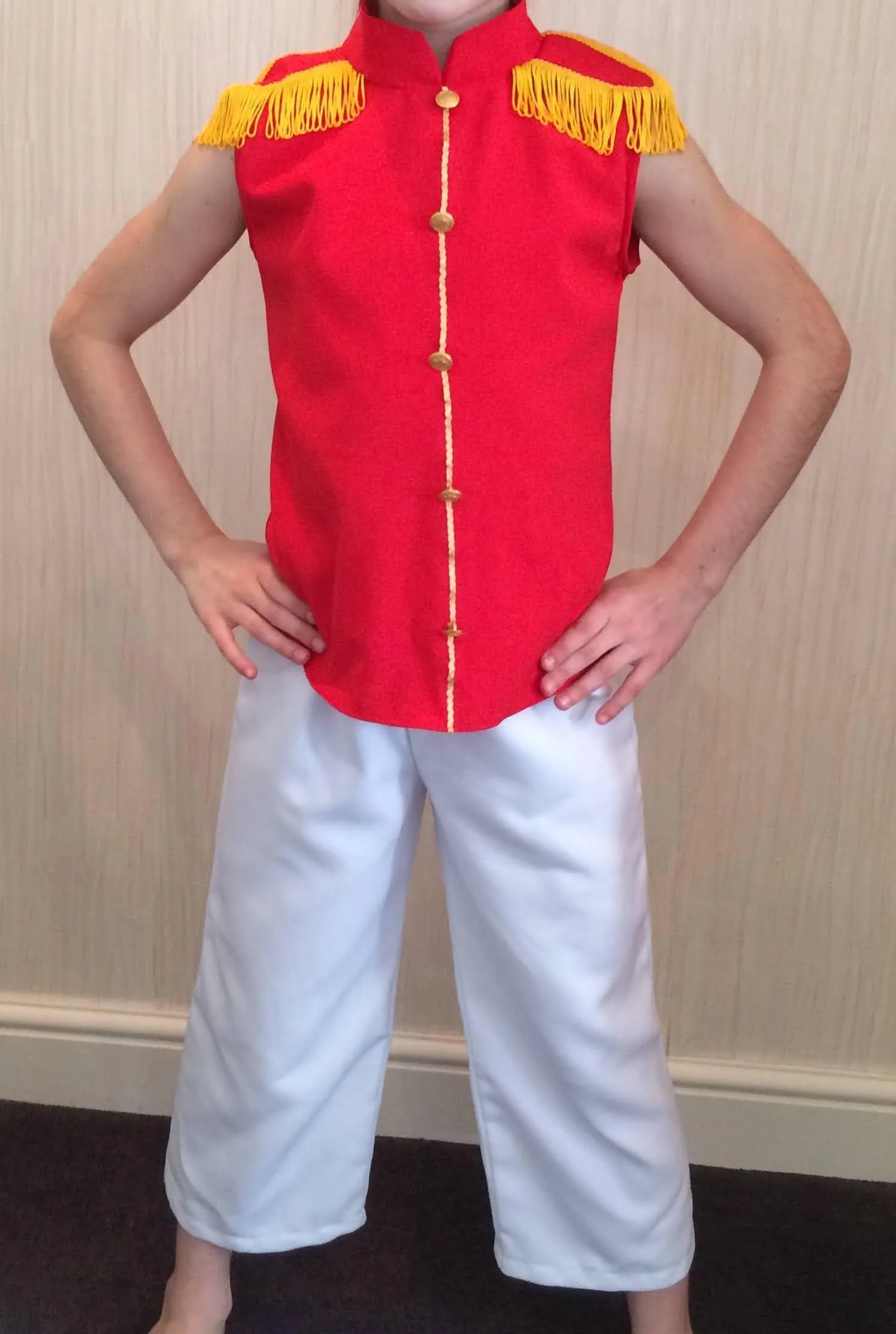 White trousers with elastic waist