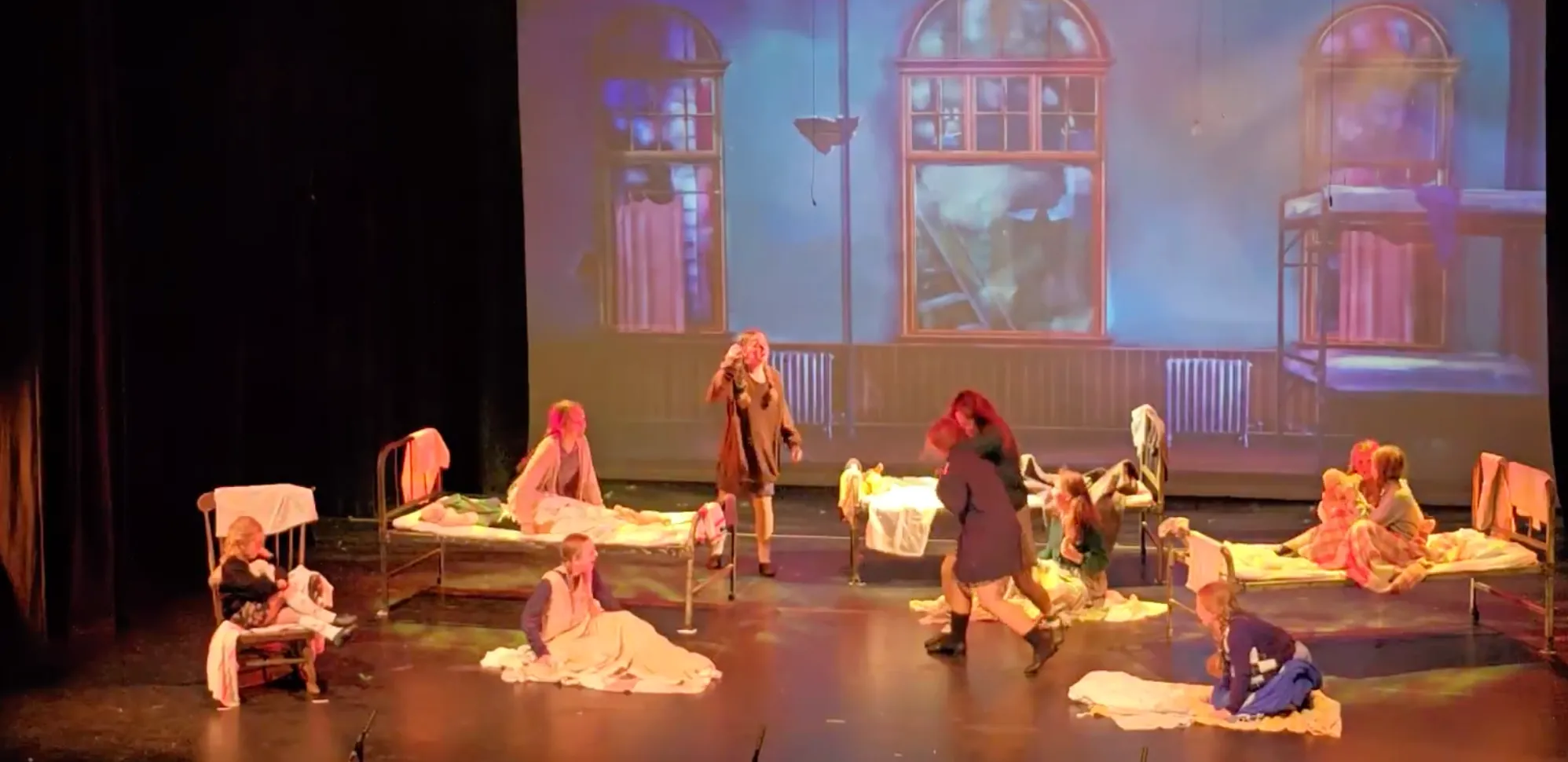 Annie Orphans - Mixed costumes for orphans