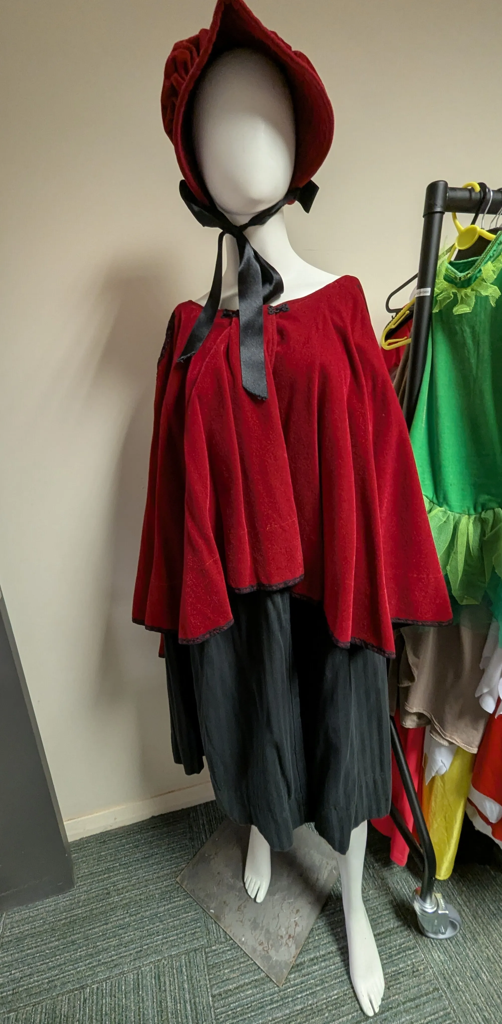 Red and black cape with bonnet - Victorian