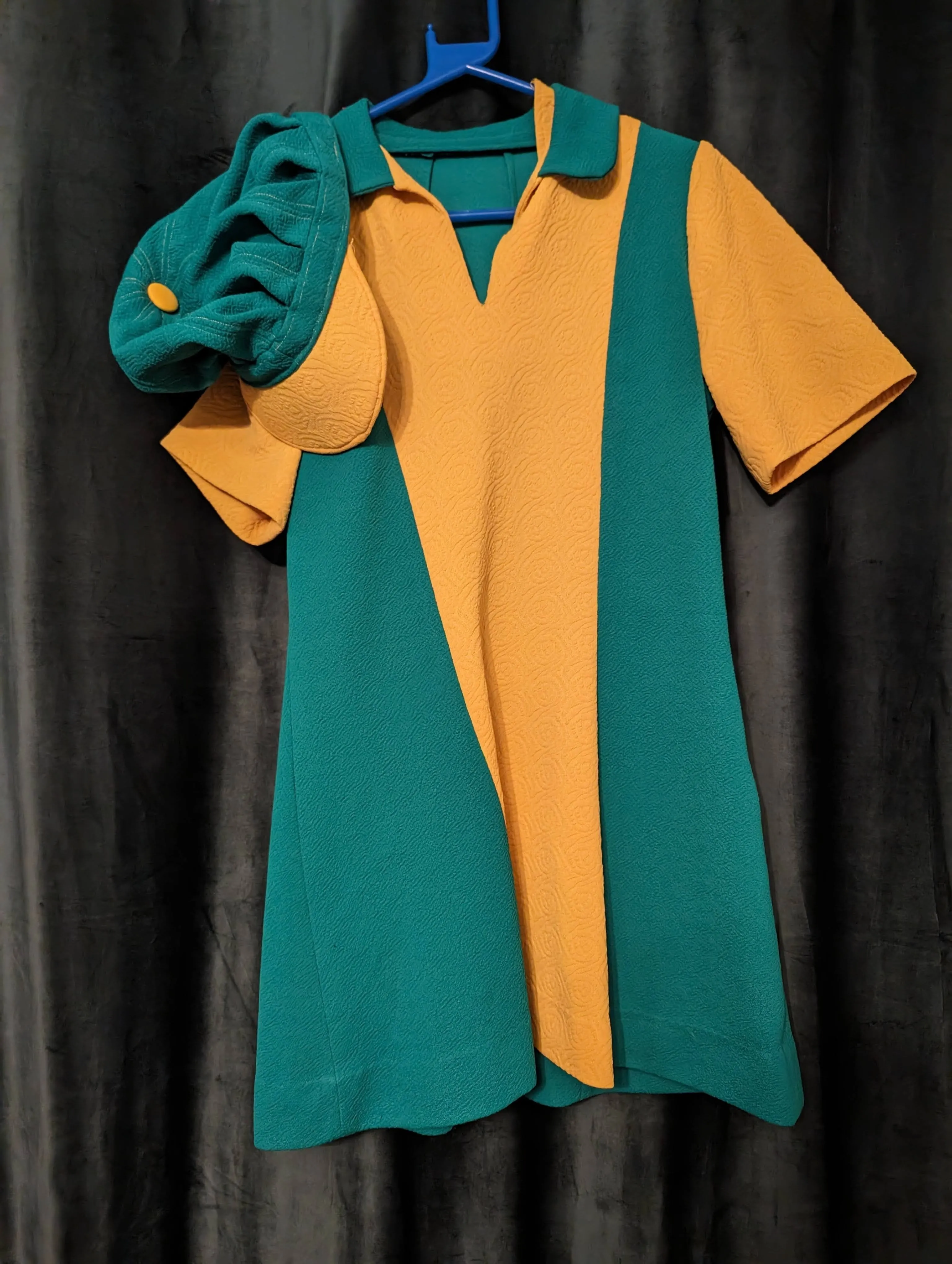 A line dress in green and yellow with matching hat - 60s style 