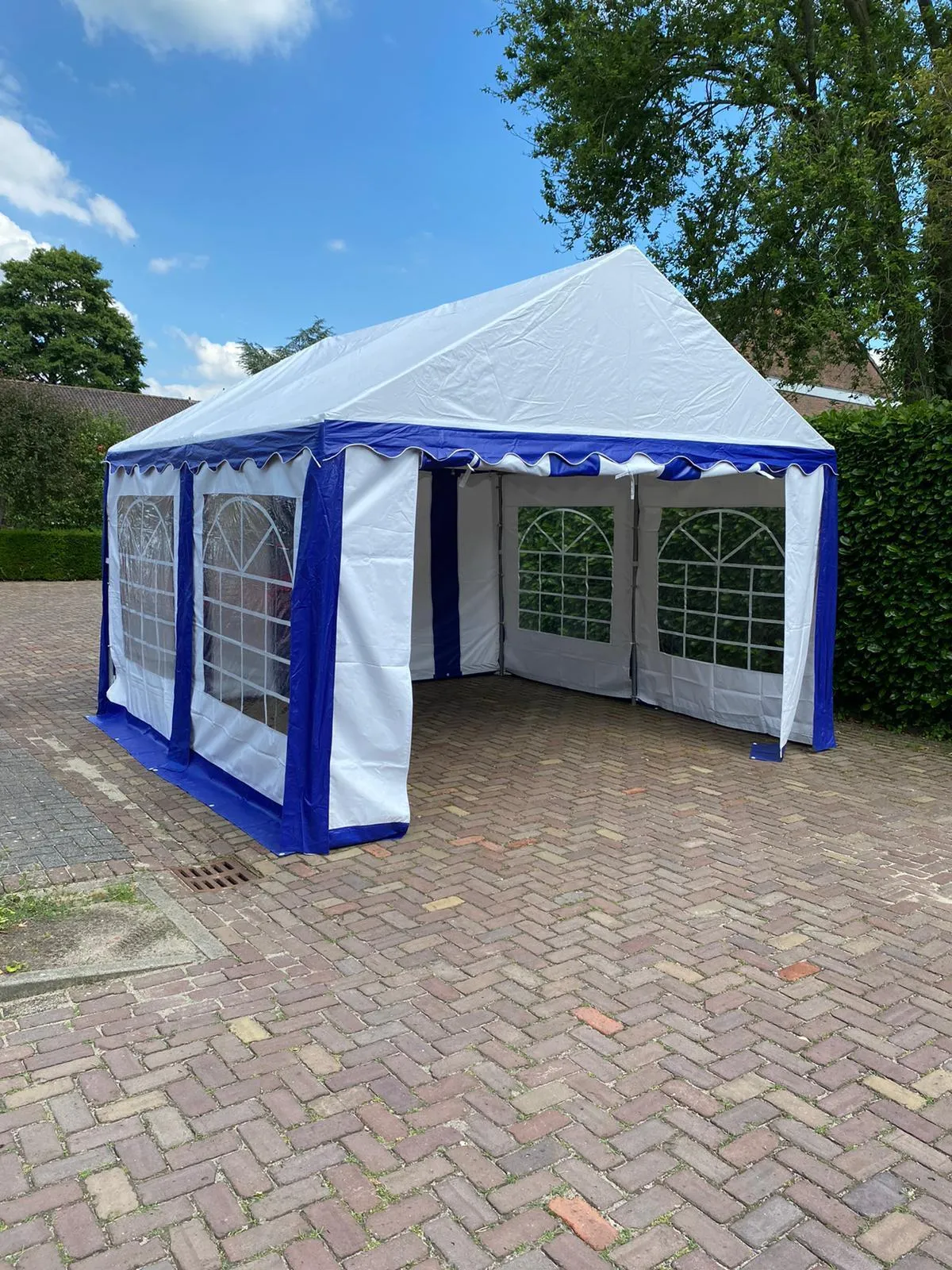 Partytent Blauw x Wit 4x4 (Inclusief bezorging & opzetten/afbreken)