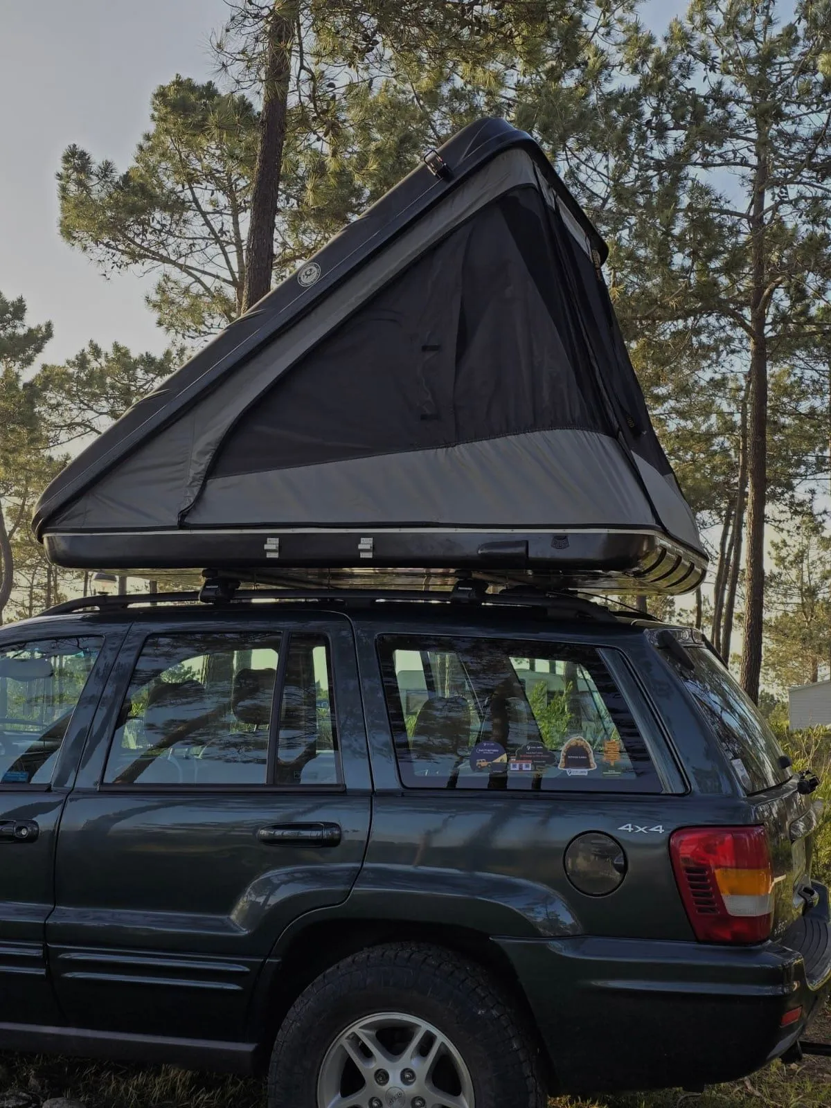 Tenda de tejadilho triangular