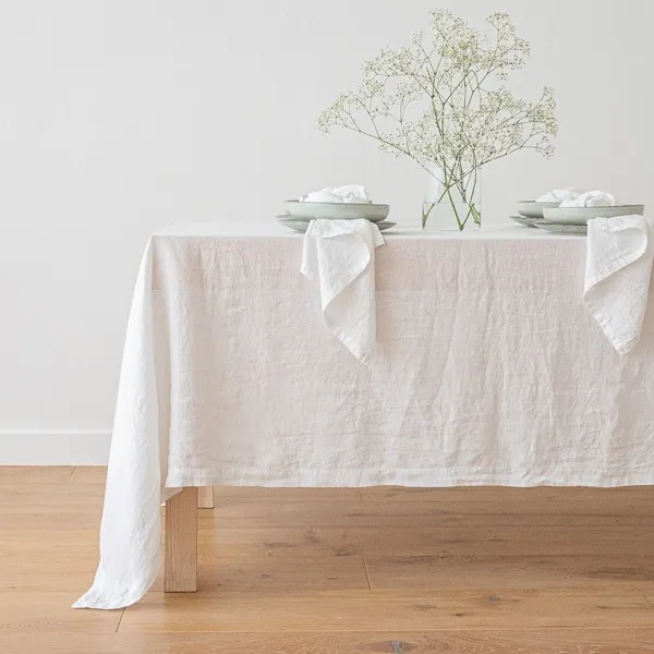 Tablecloths & Linens