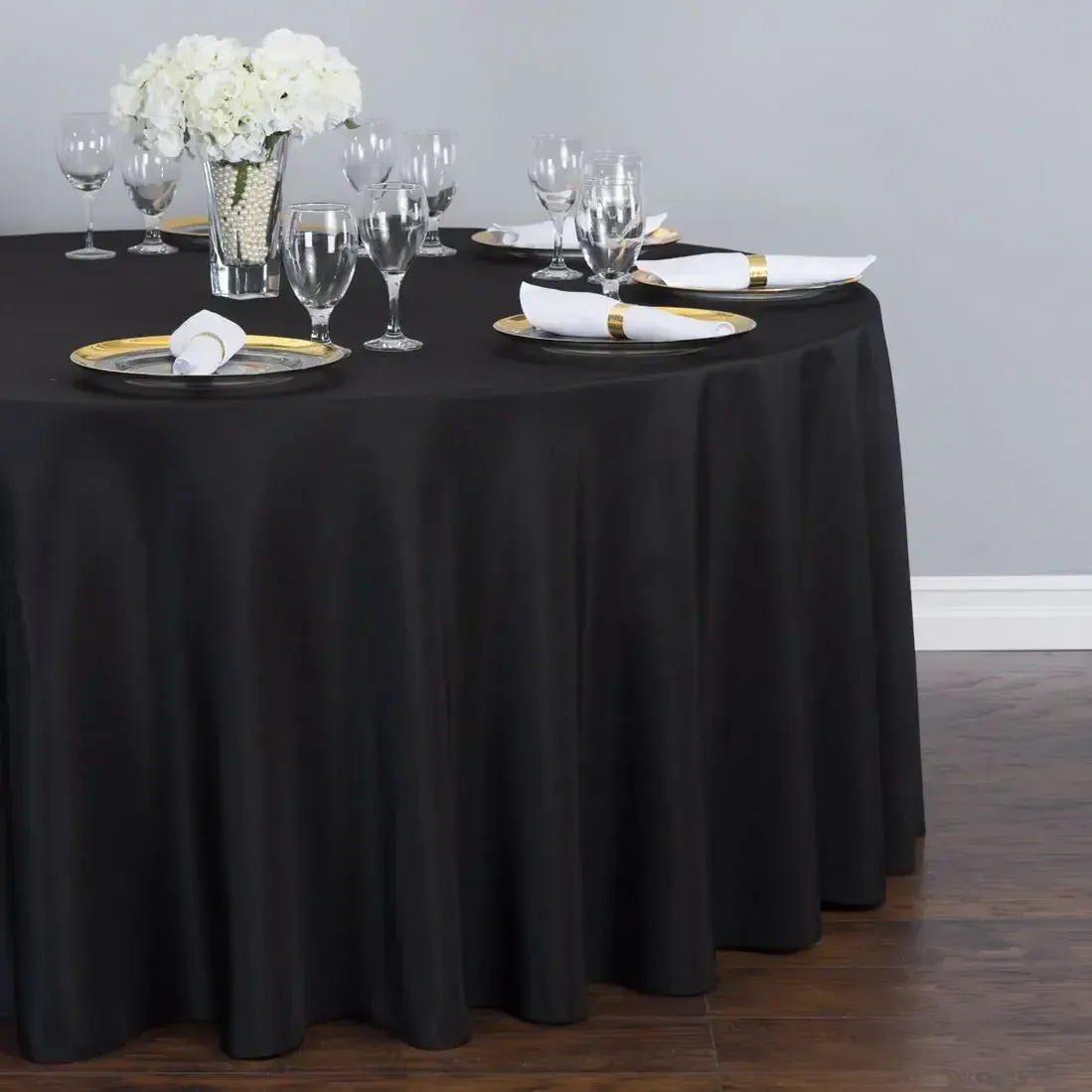 5’ round banquet tablecloth - black
