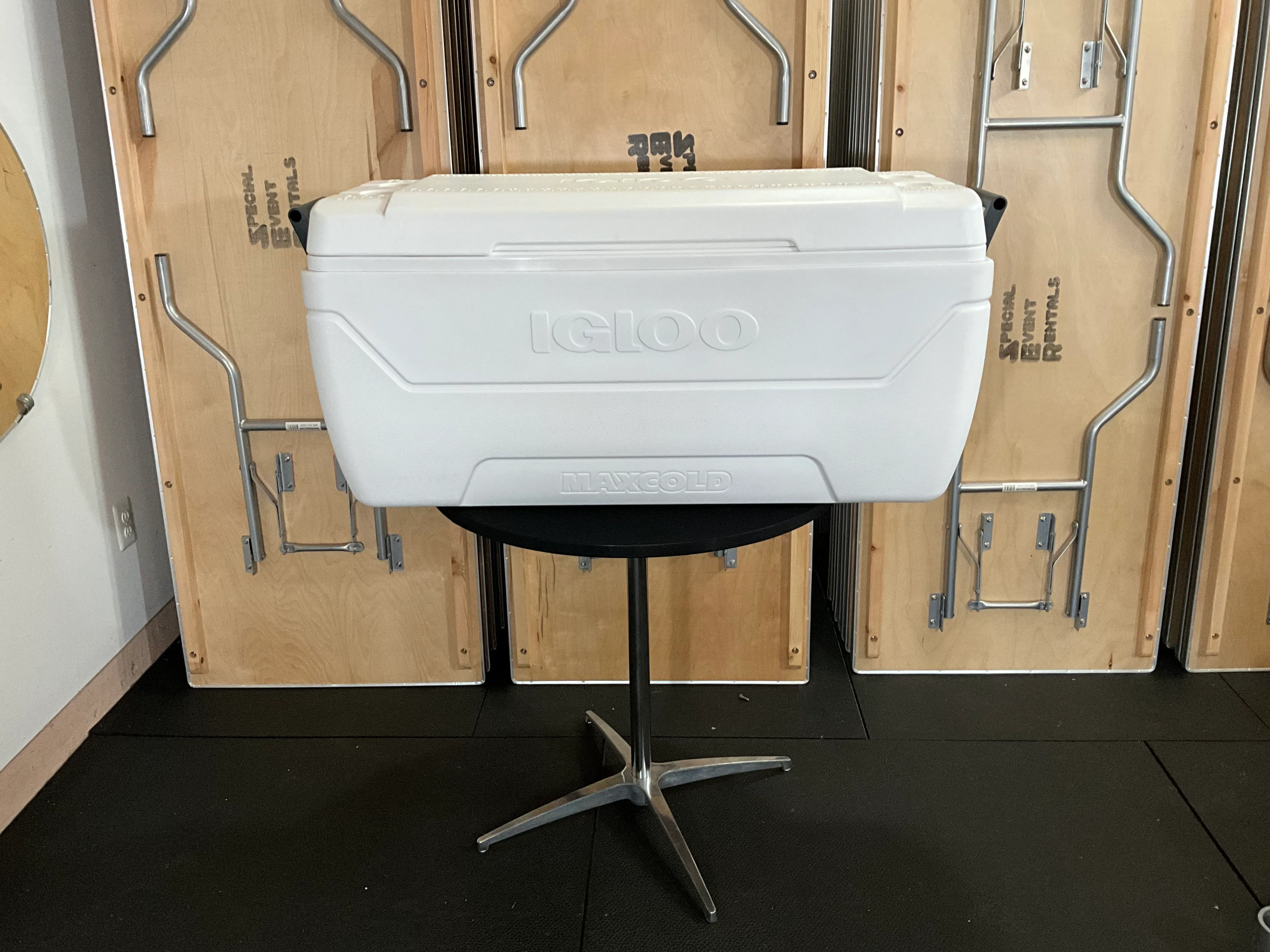 Igloo 150 Quart cooler