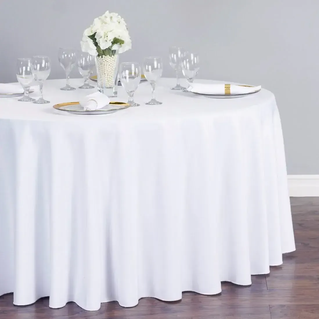 5’ round banquet tablecloth - white