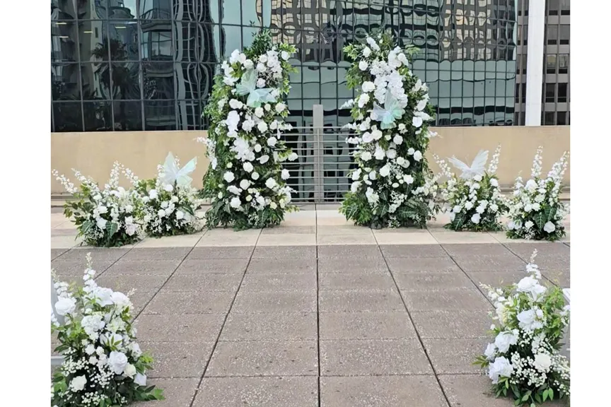 LONDON FLOWER PILLARS