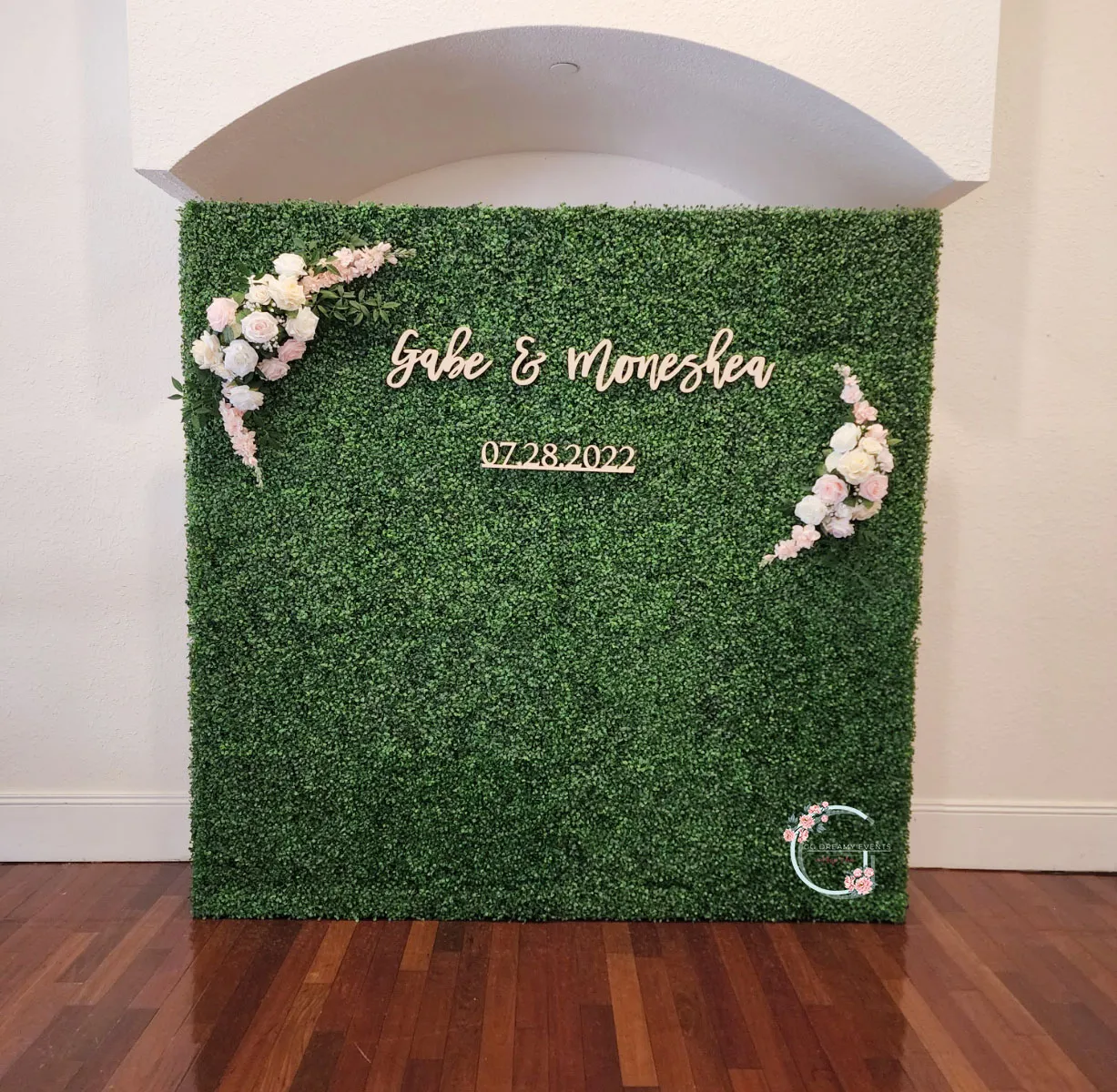 Boxwood wall with Florals & Wooden Names