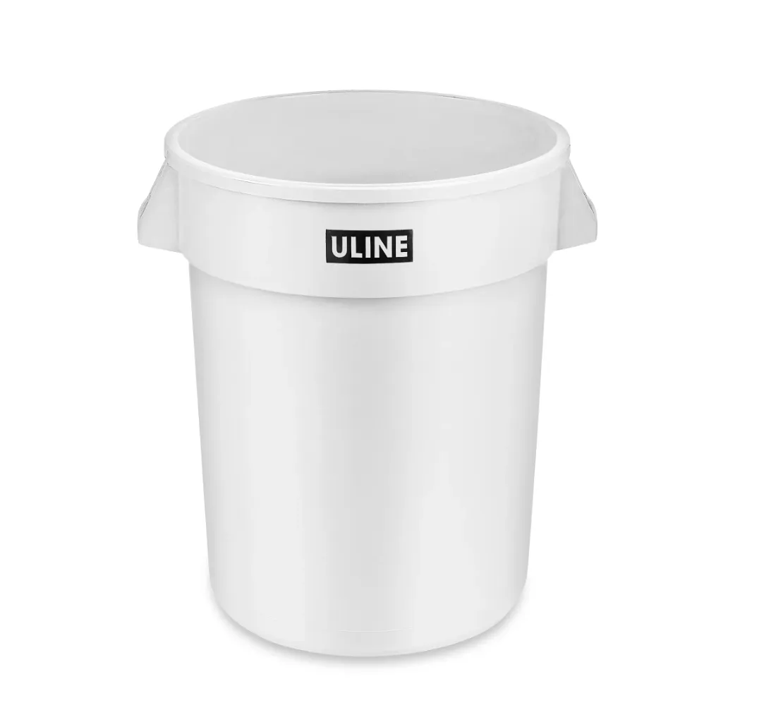 Plastic Trash Can - 32 Gallon Capacity