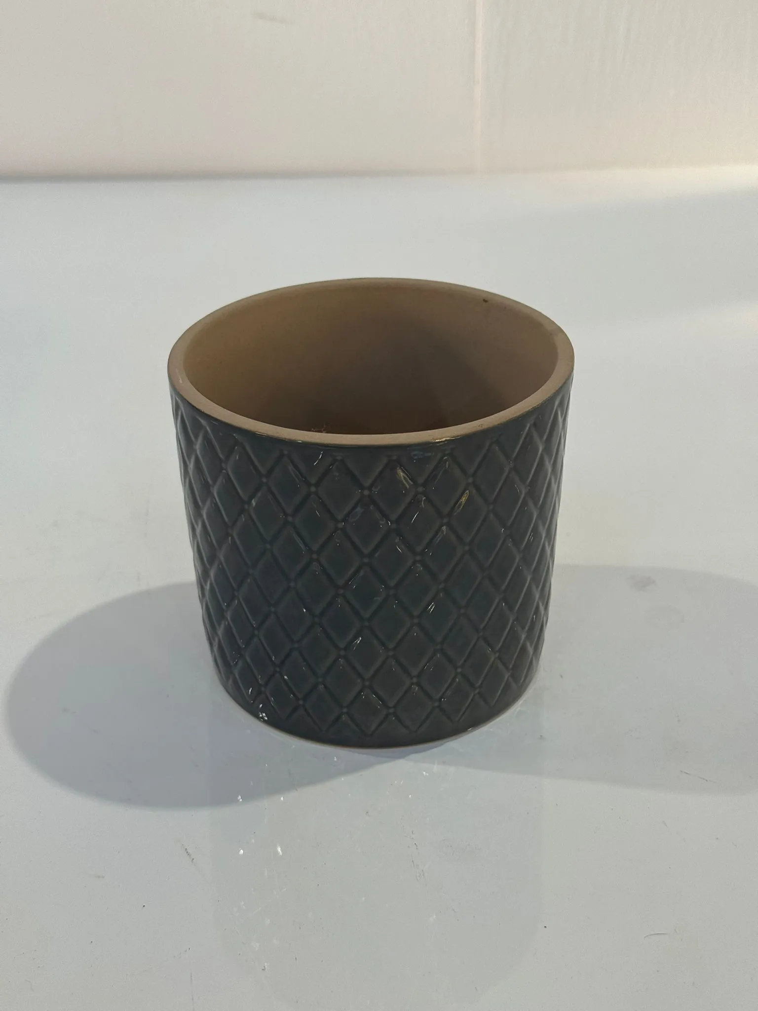 Blue textured, diamond patterned plantpot (10cm)