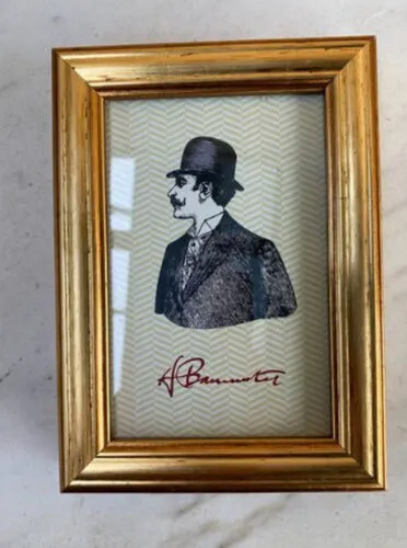 Gold Frame (6 x 4) - Currently "Hankey Bannister"