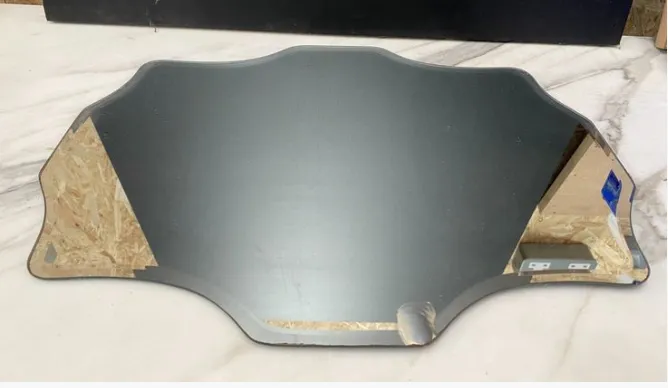 Mirror with No Chain