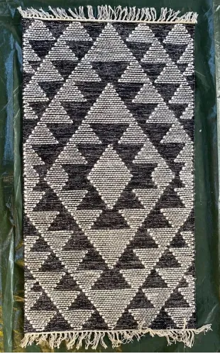 Black/White Triangle Print Rug