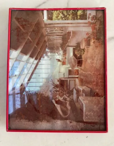 Red Metal Frame (10 x 8)