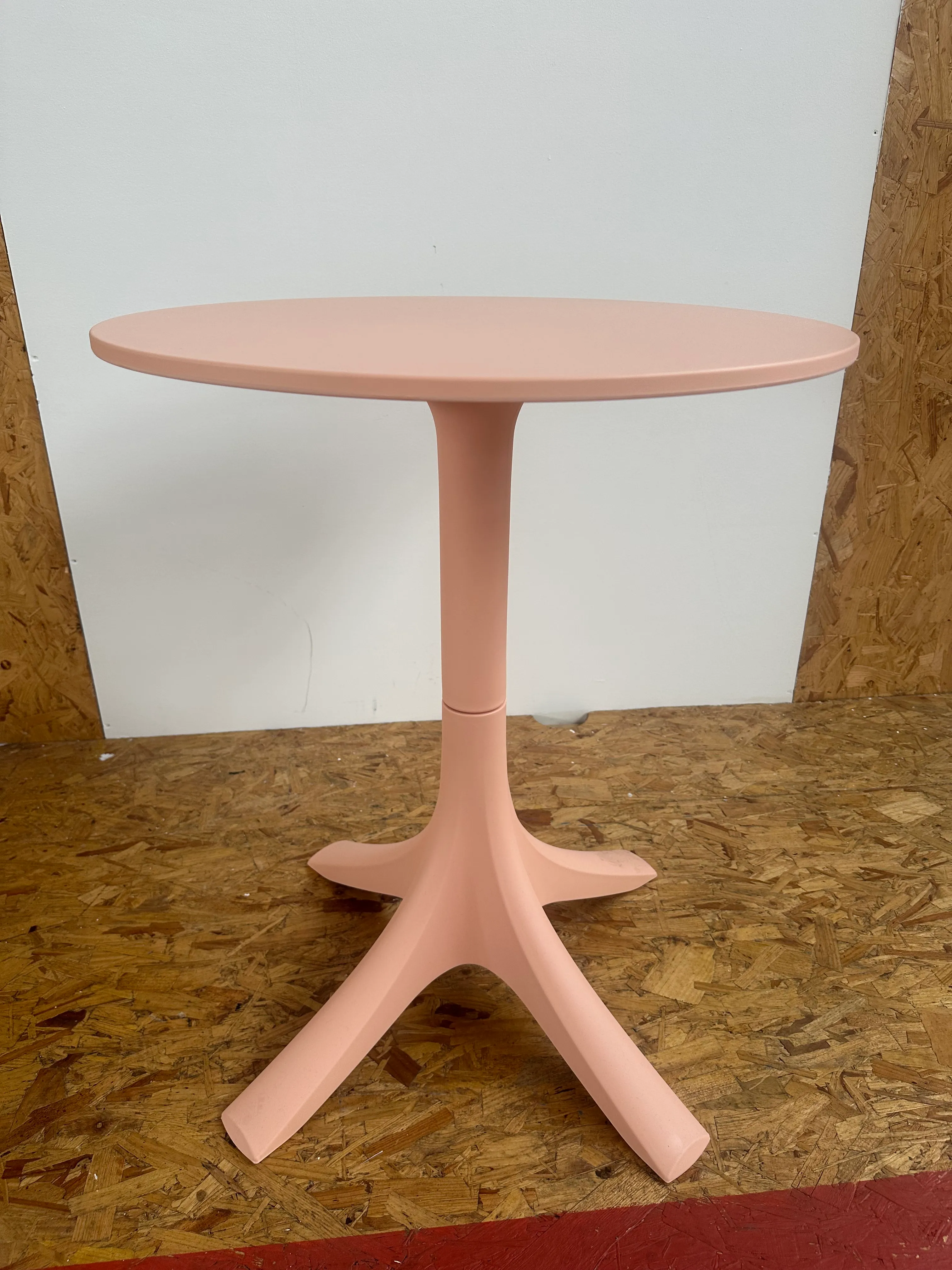 Nude Pink Round Table