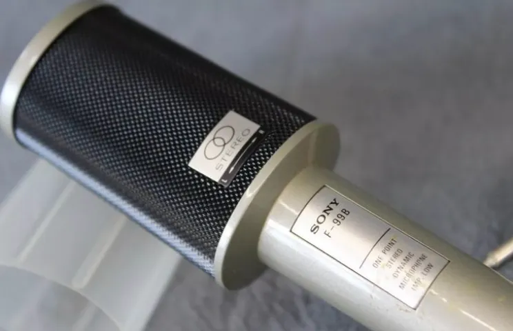 Sony F99B Microphone