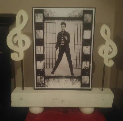 S872 Elvis Presley Centrepiece