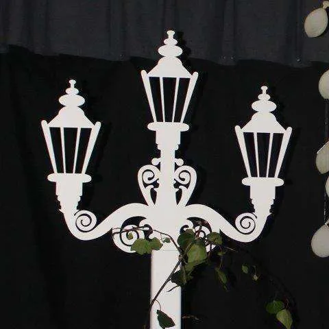 S1160 White Lamppost