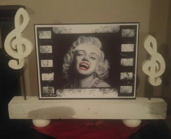 S560 Marilyn Center Piece