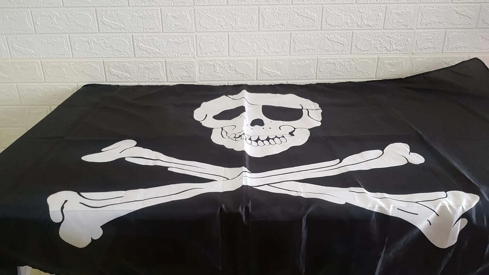 S378 Pirate Flag - Black - 1.5 m Long