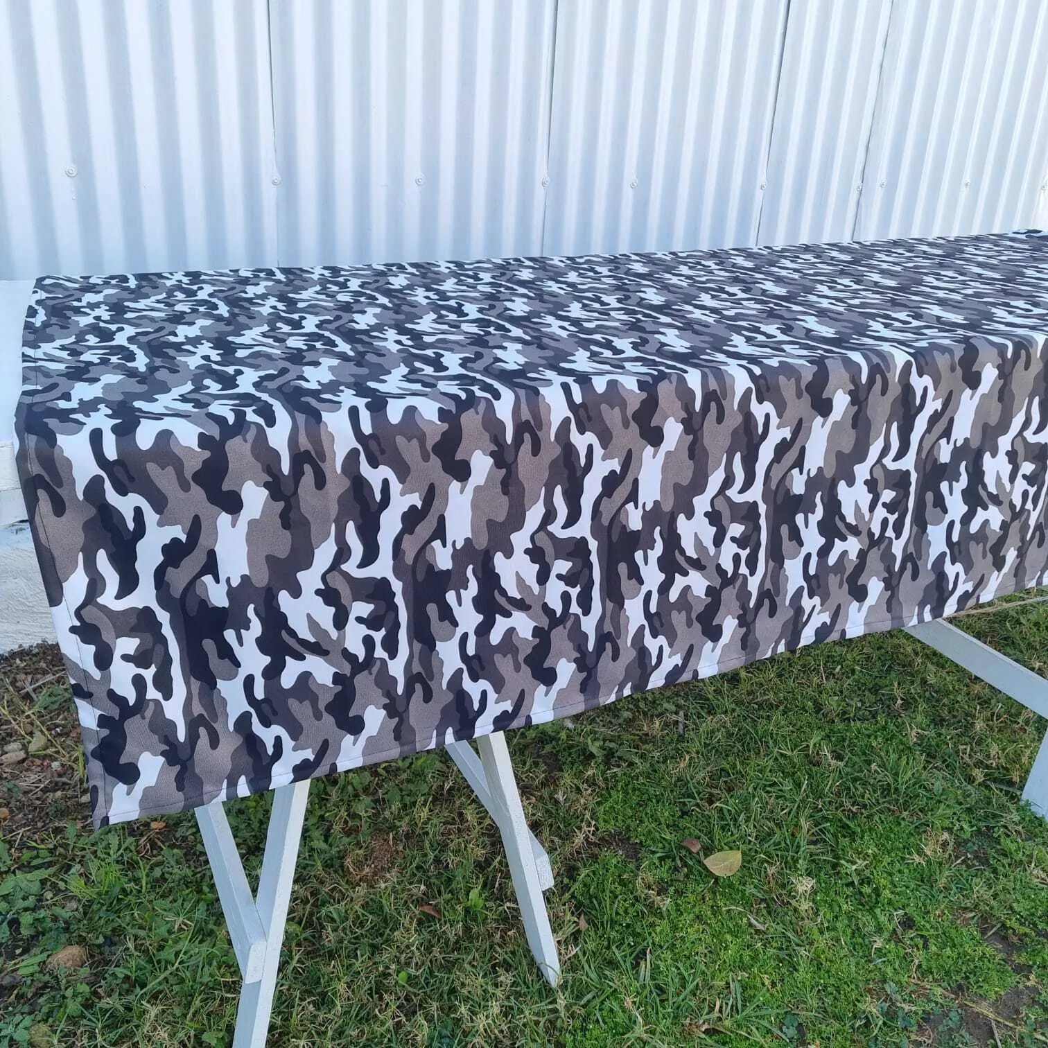 S1787 Camo Tablecloth