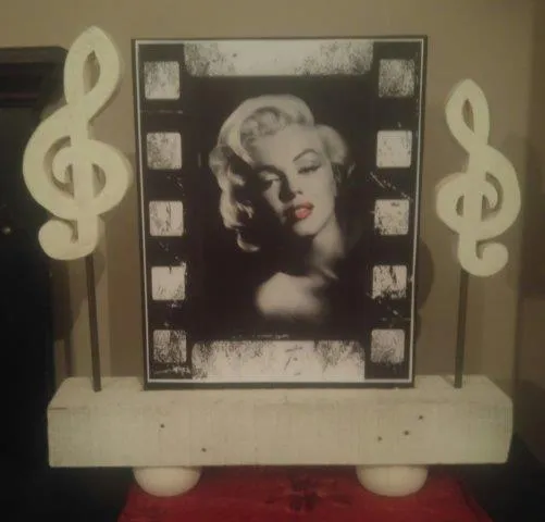 S487 Marilyn Center Piece