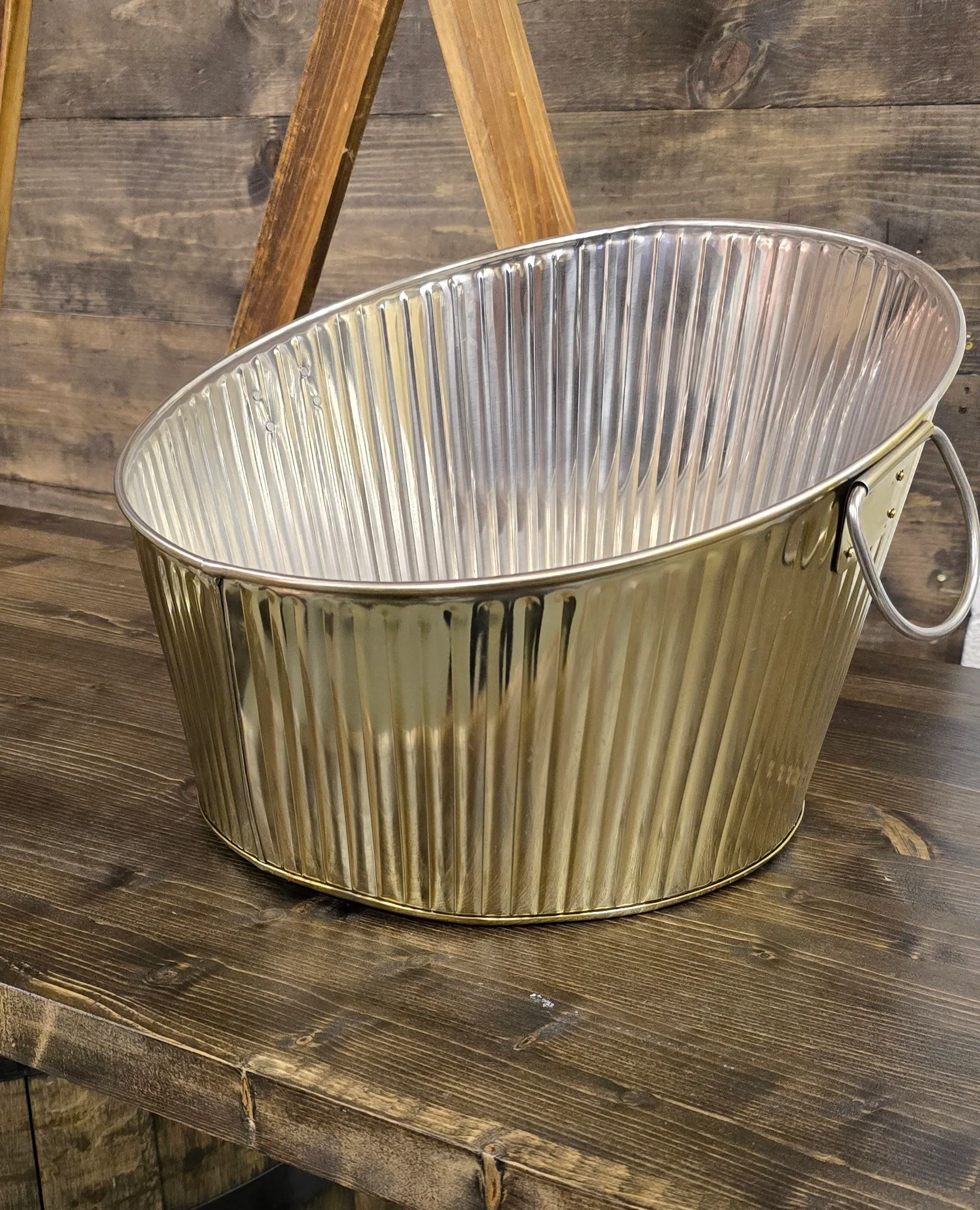 Gold ribbed bucket - 
