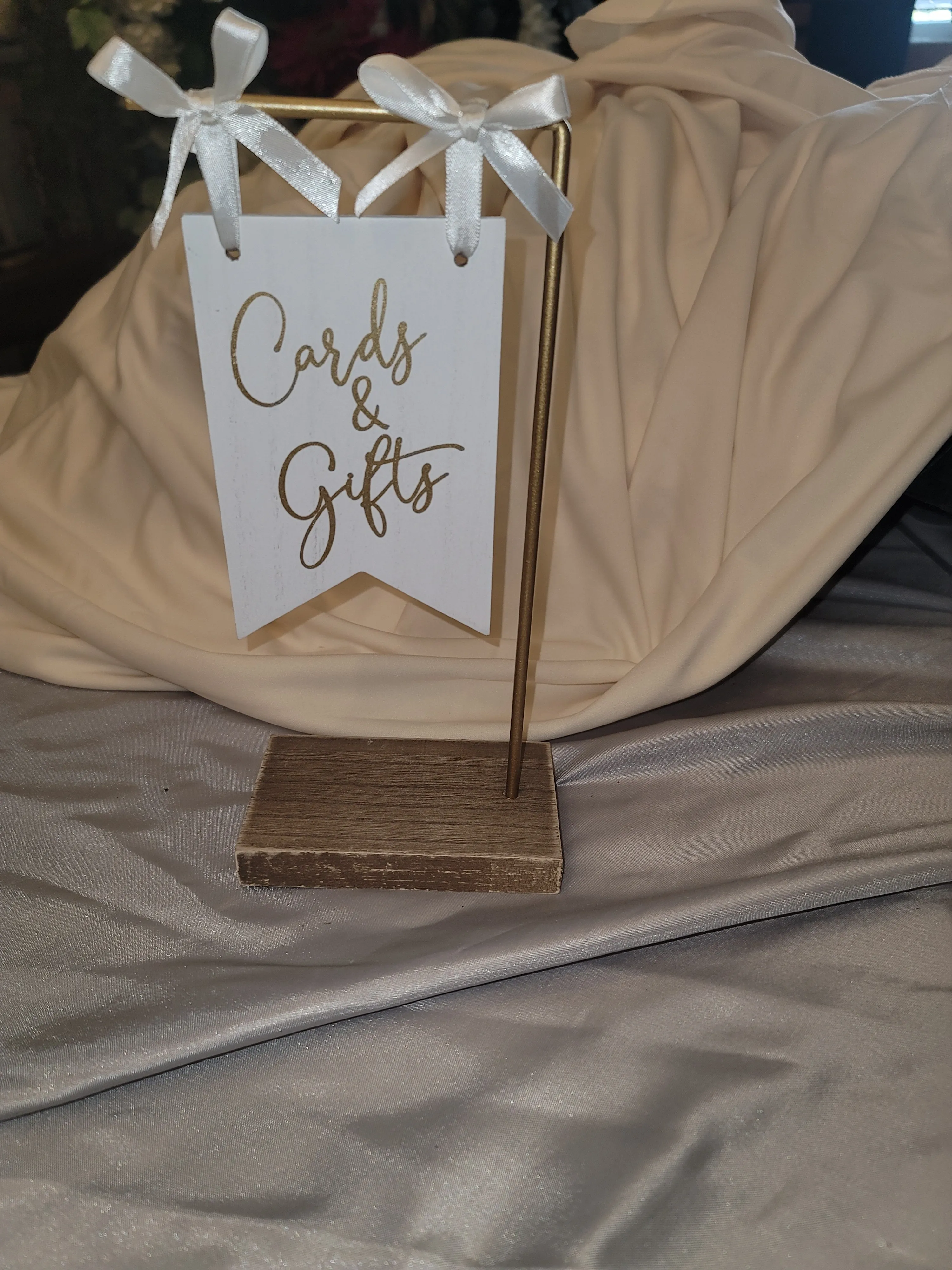 Cards and gifts Wood