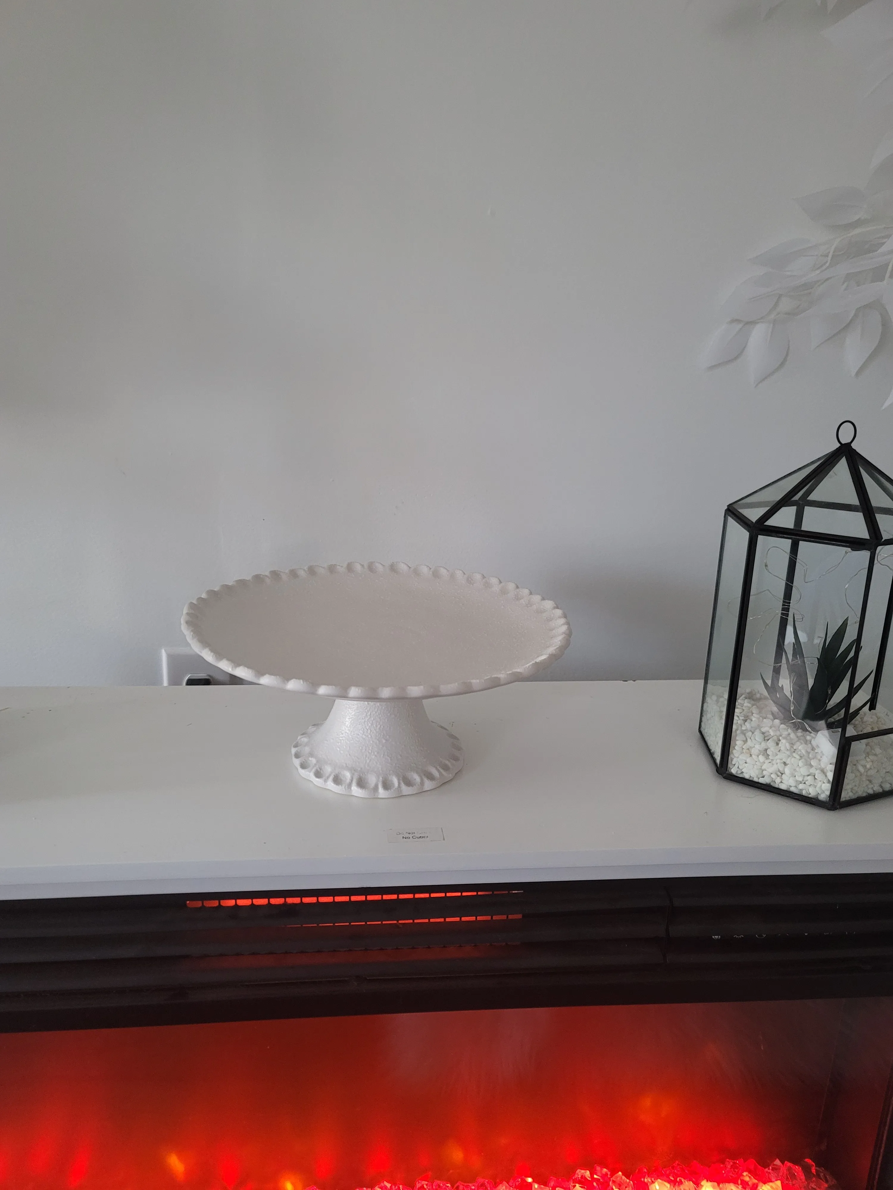 White stand