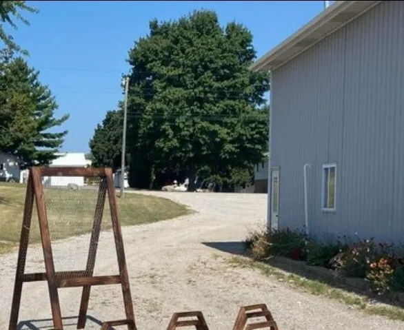 Large Chicken Wire Easel