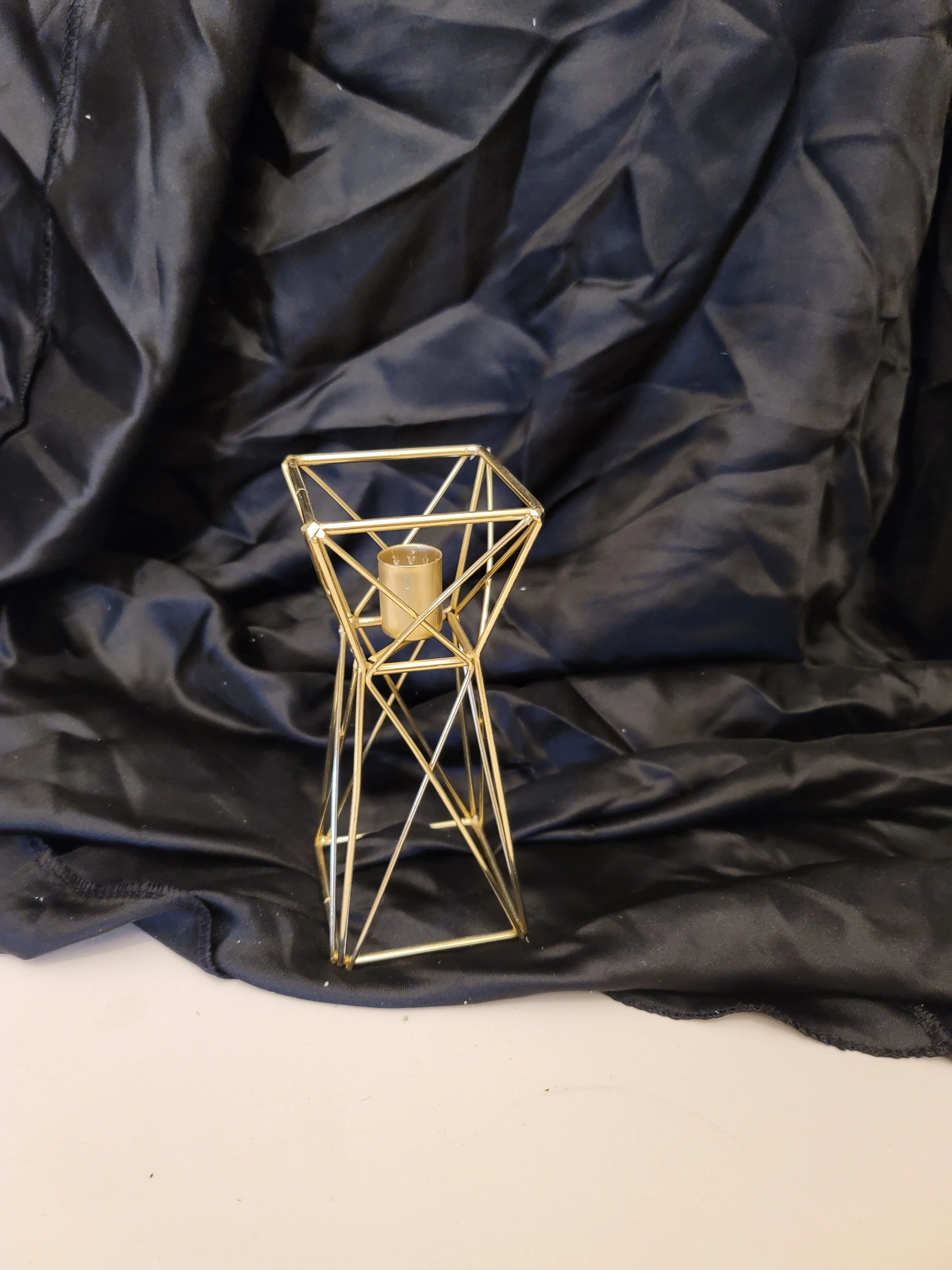 Gold criss cross taper holder