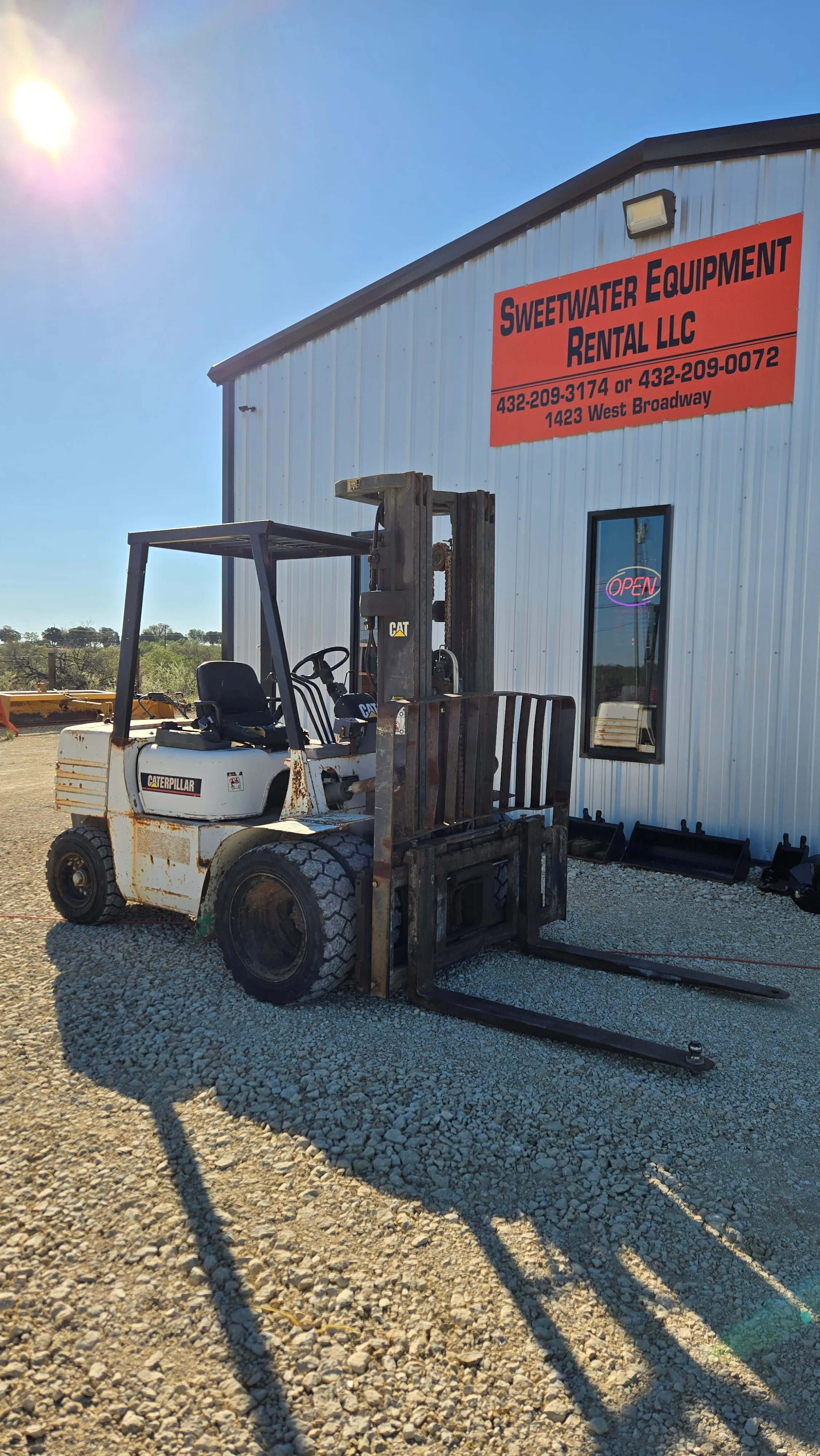 Dual wheel forklift (6000 lb 16 ft reach)