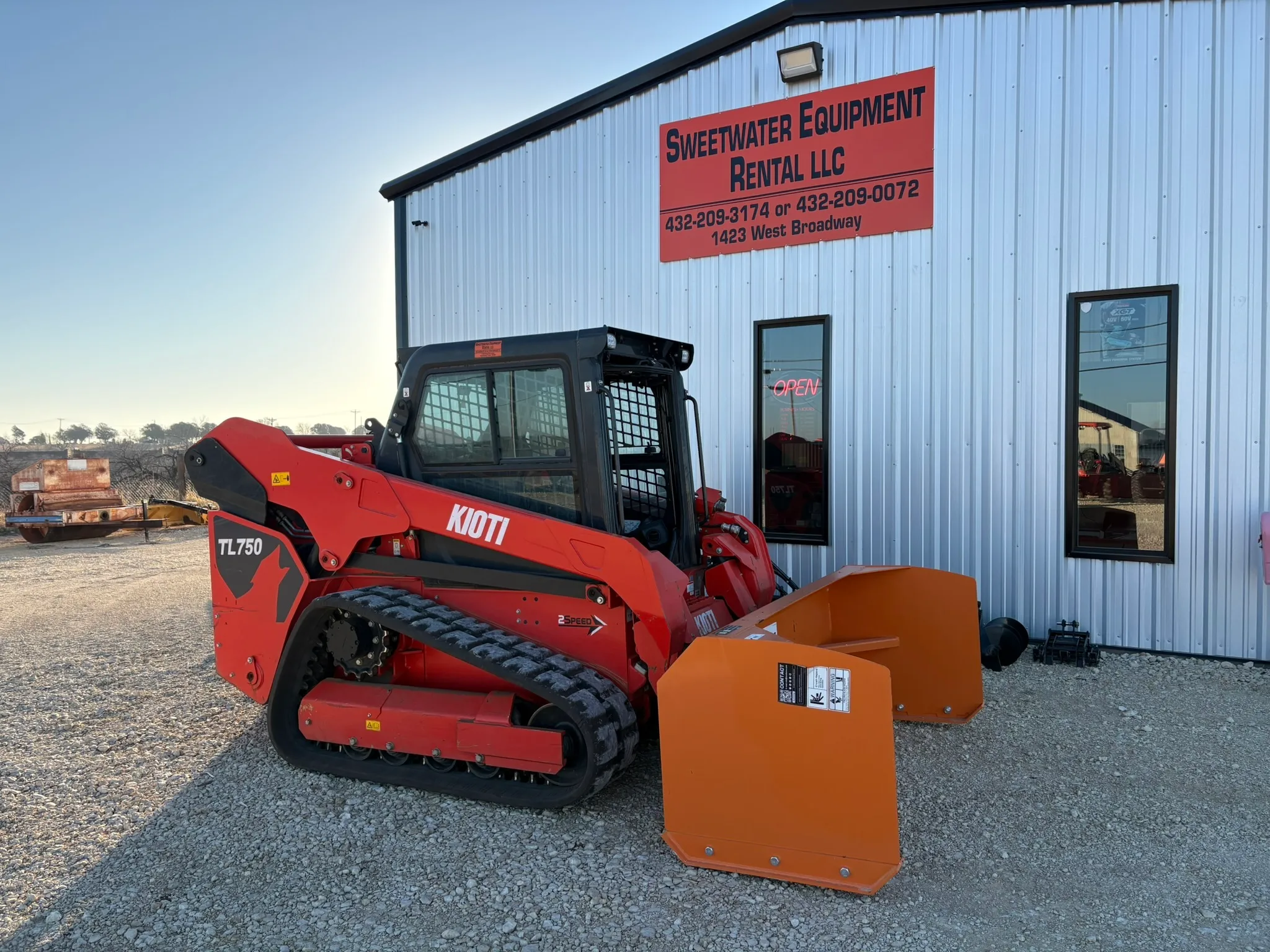 Kioti 75 HP skid steer/bobcat with snow pusher 84''