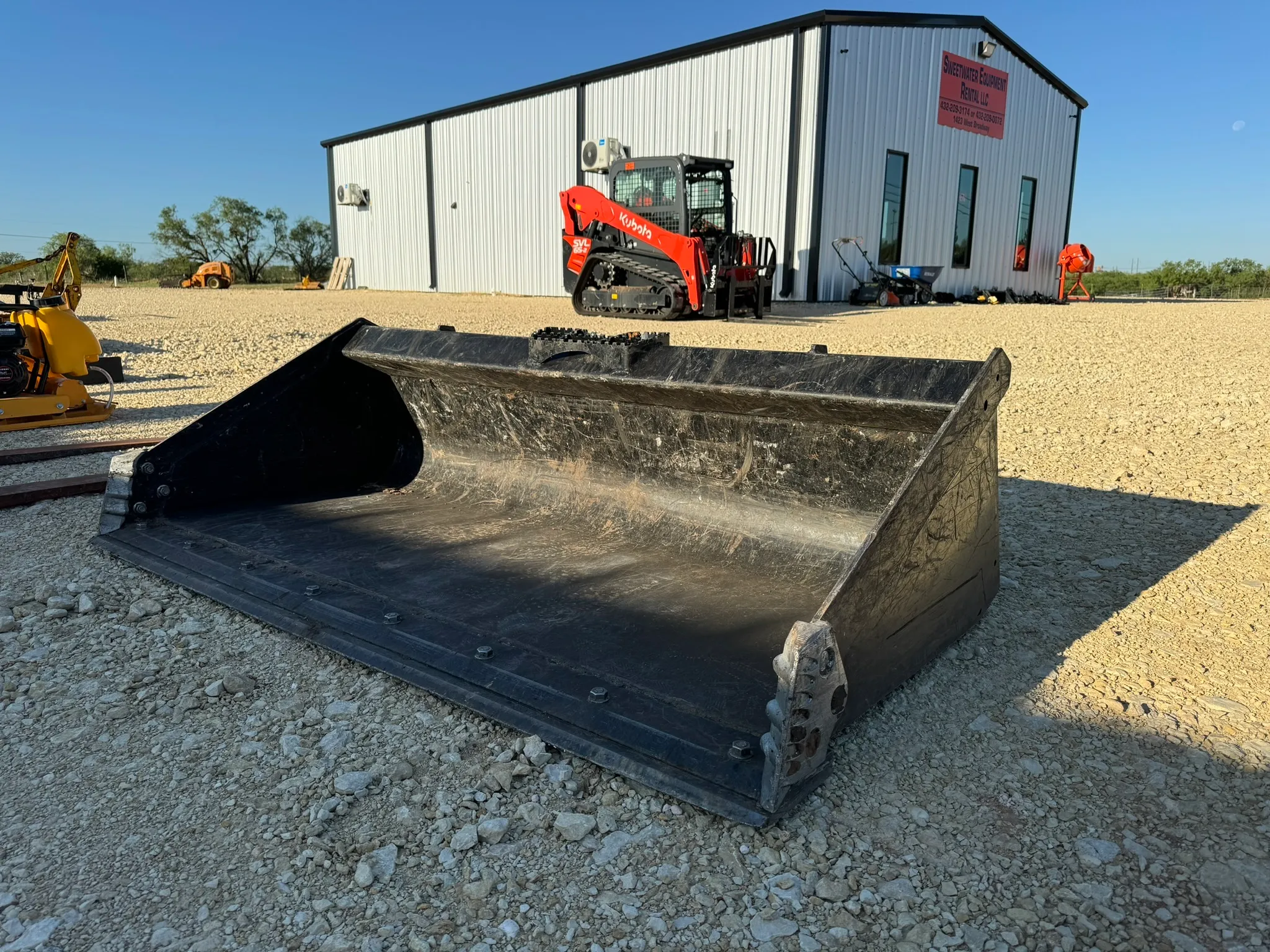 Skid loader smooth bucket 74''