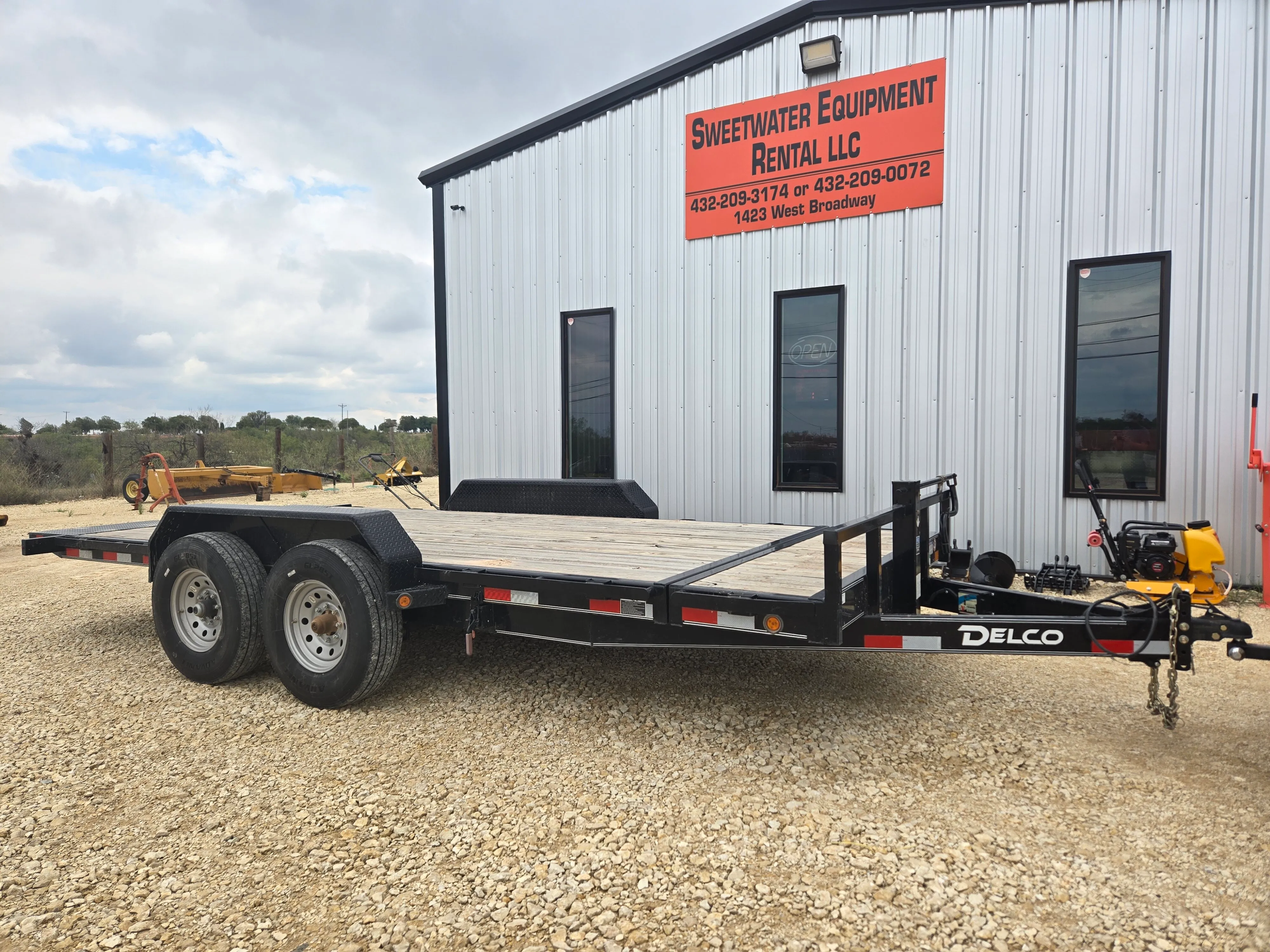 83 X 18 tilt deck trailer (CP 11k)